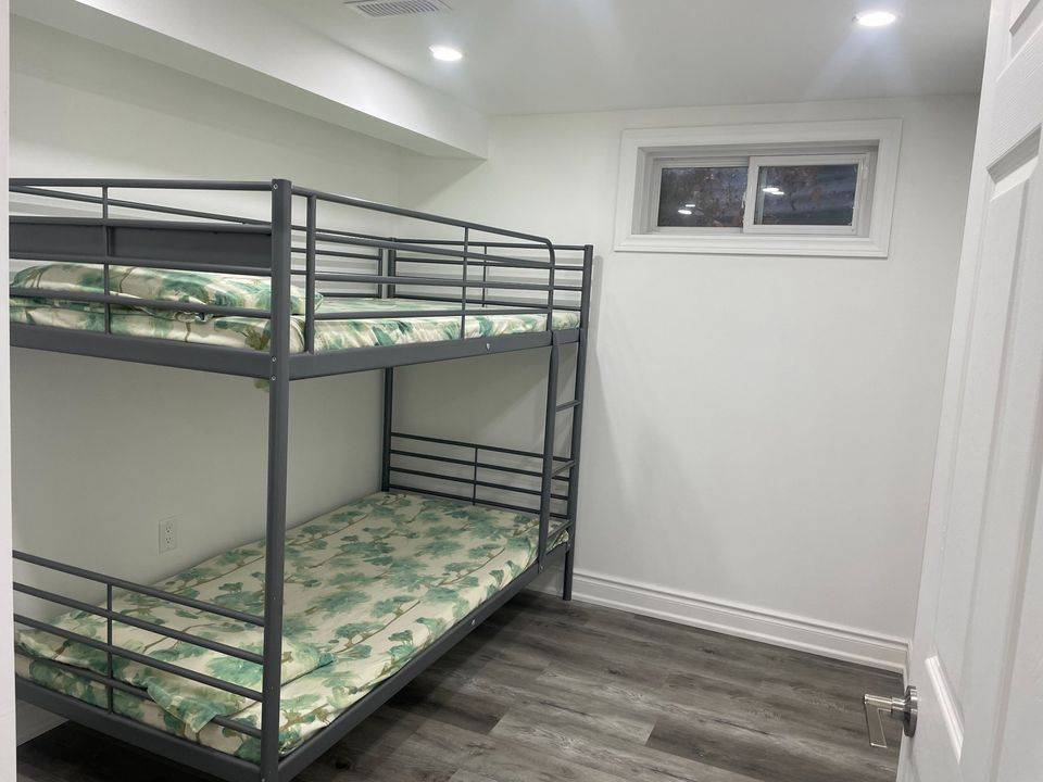 Toronto E09, ON M1E 4N6,60 Sandrift SQ