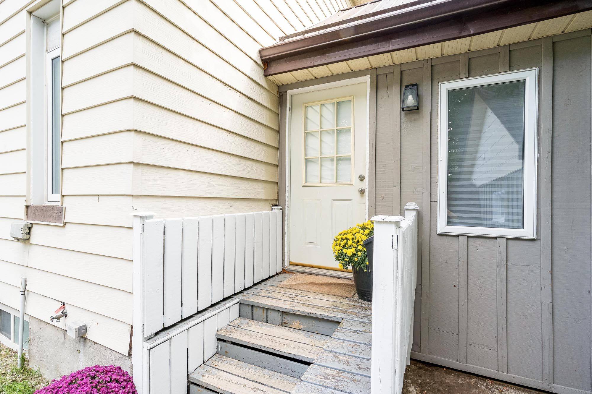 Innisfil, ON L0L 1L0,3 John DR