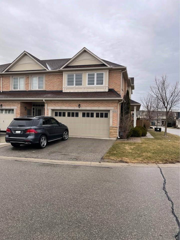 Burlington, ON L7M 0B5,4200 Rawlins Common