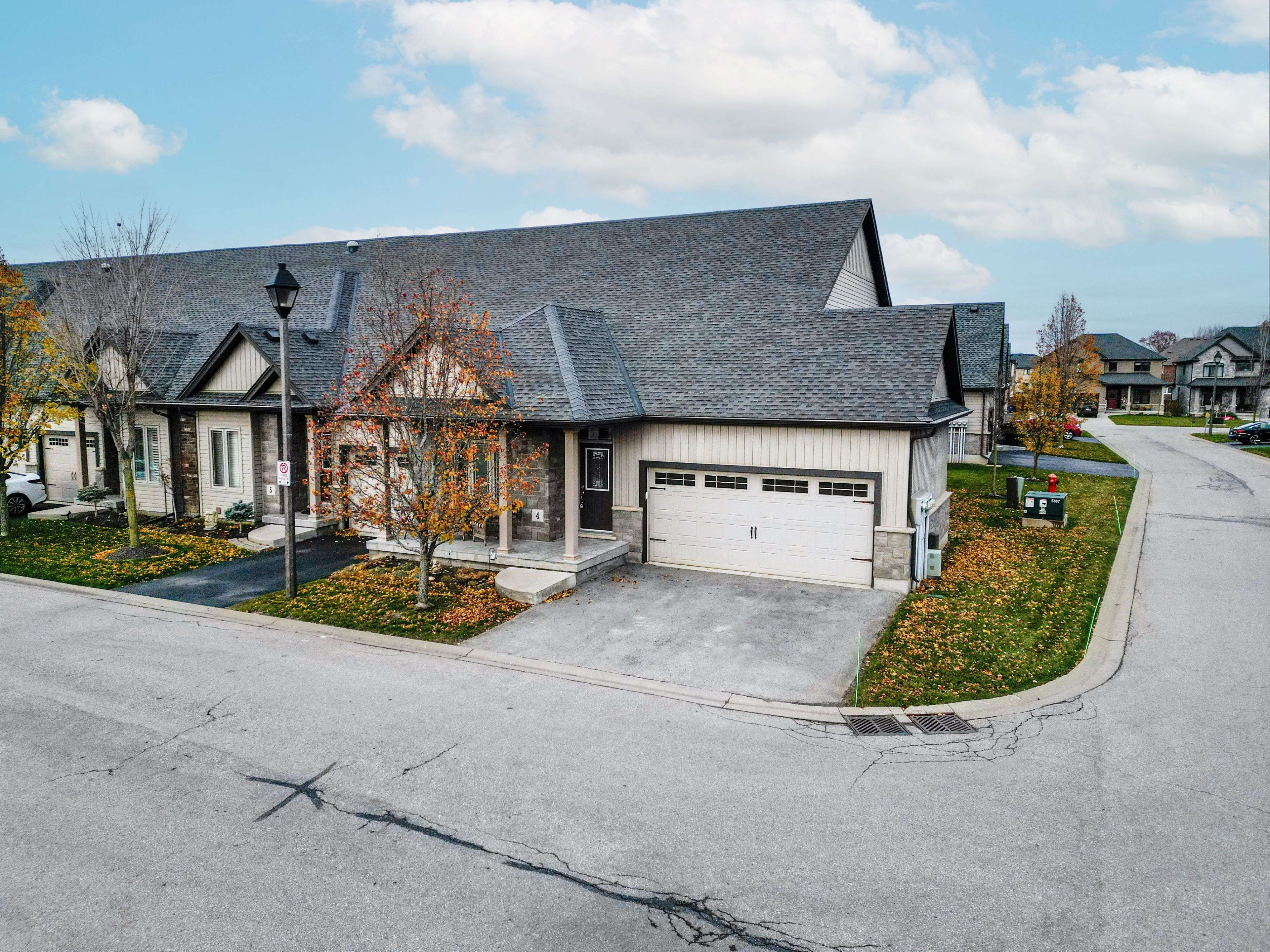 Niagara Falls, ON L2H 0G6,9440 Eagle Ridge DR #4