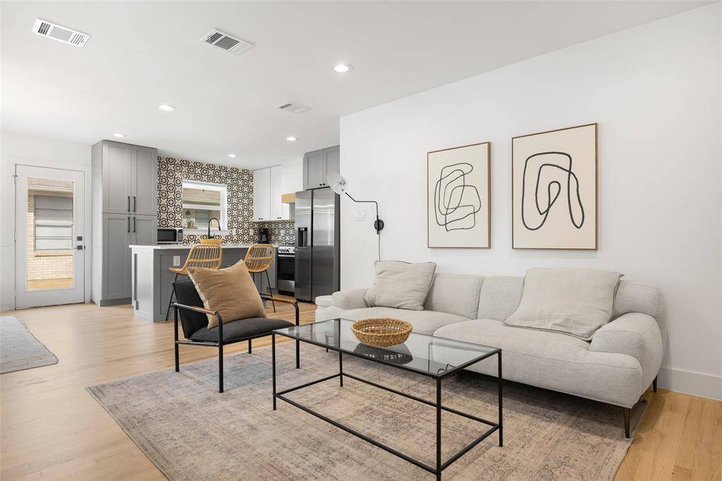 Dallas, TX 75214,6569 Ascot Lane