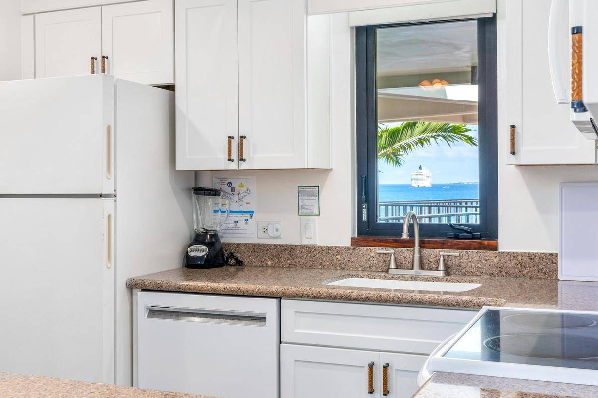 75-6040 ALII DR #207, Kailua-kona, HI 96740