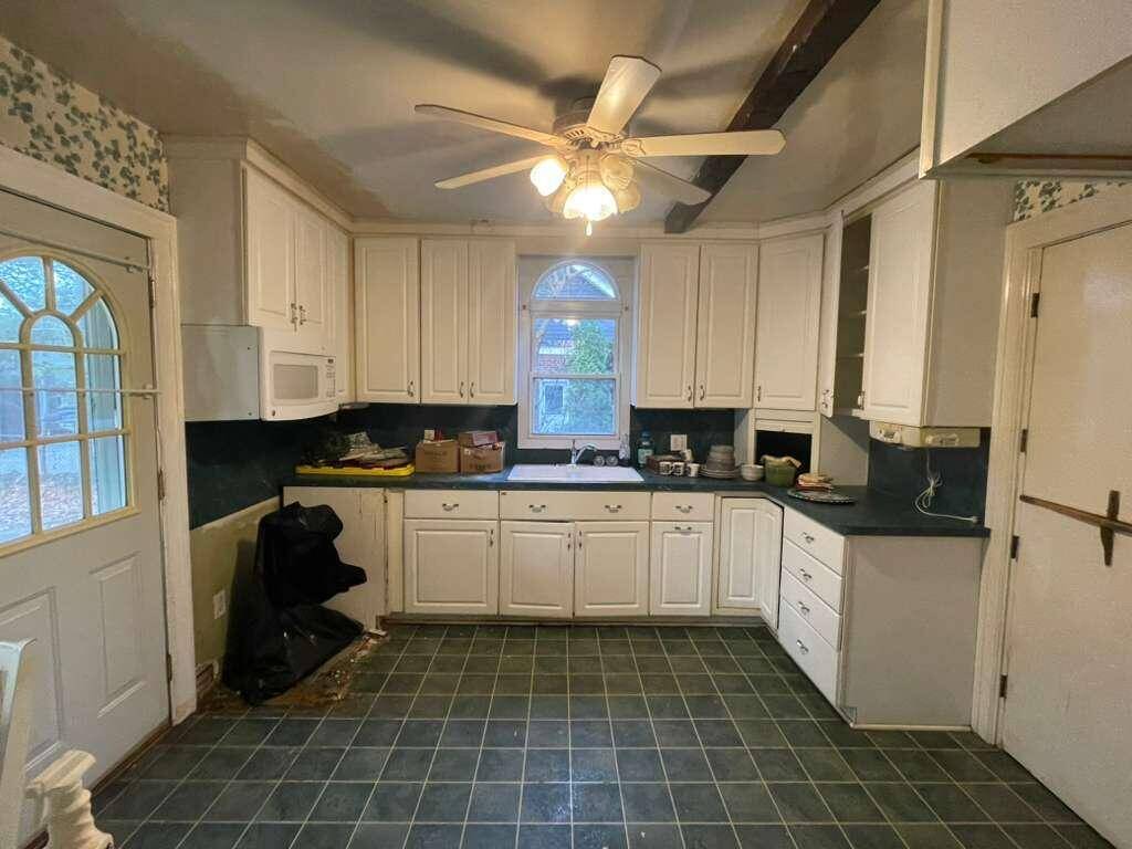 Pleasant Ridge, MI 48069,16 Devonshire RD