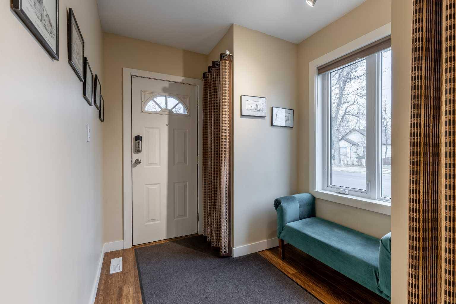 Lethbridge, AB T1H 1Y8,915 7 ST N