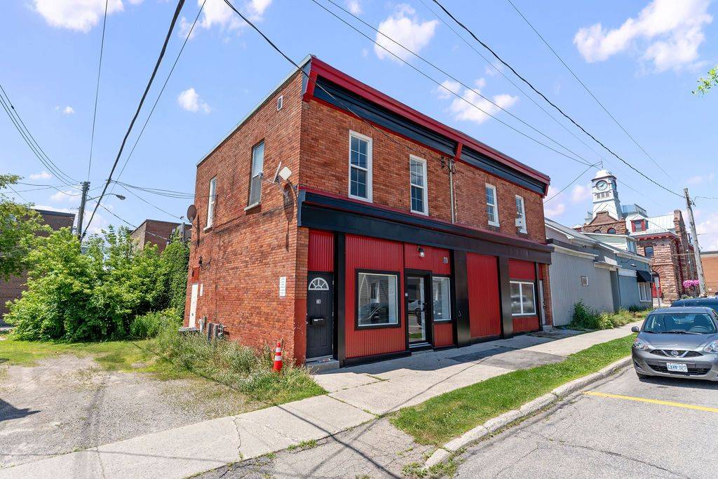 Smiths Falls, ON K7A 2E6,32 Market ST N