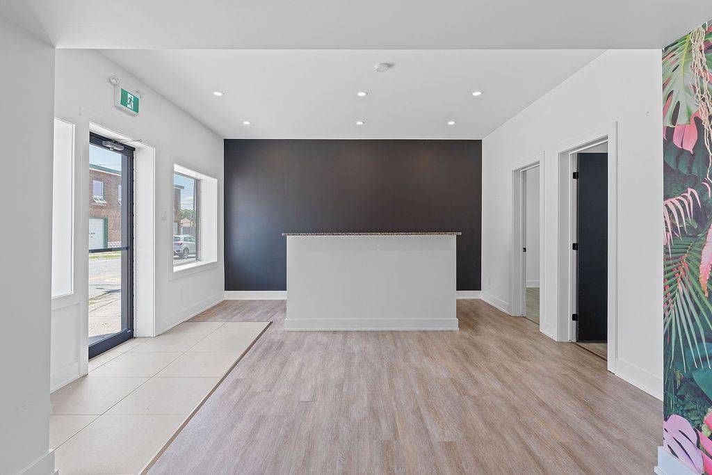 Smiths Falls, ON K7A 2E6,32 Market ST N