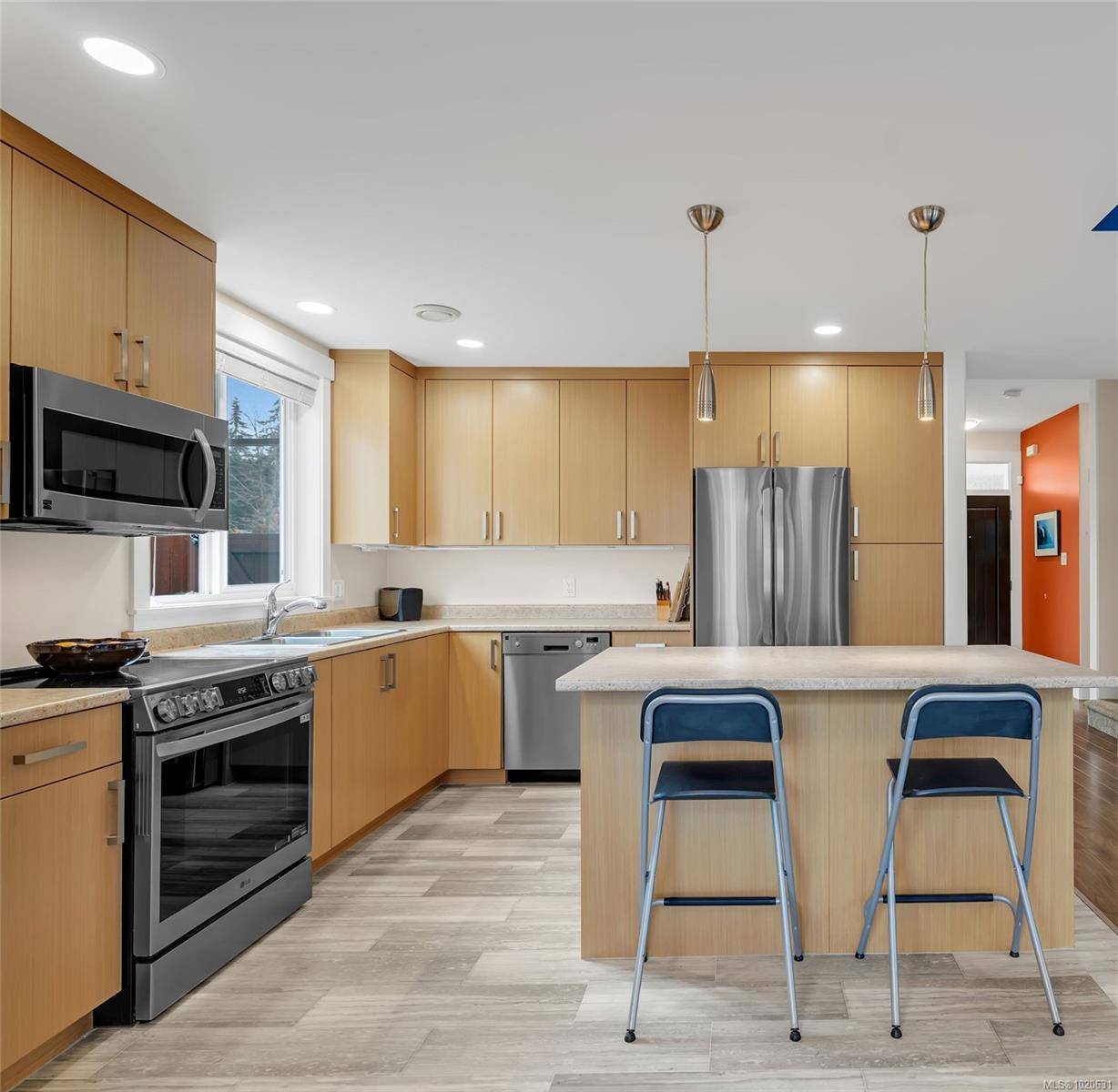 Nanaimo, BC V9T 5Y7,6016 Tweedsmuir Cres