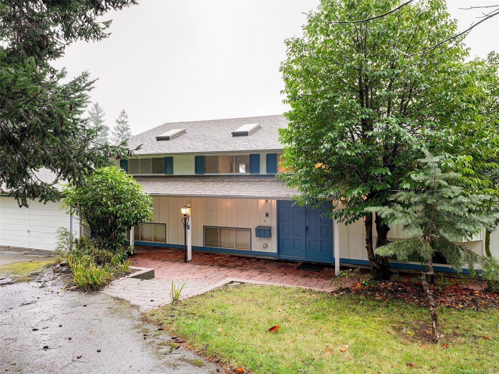 Saanich, BC V8N 1V3,2202 Arbutus Rd