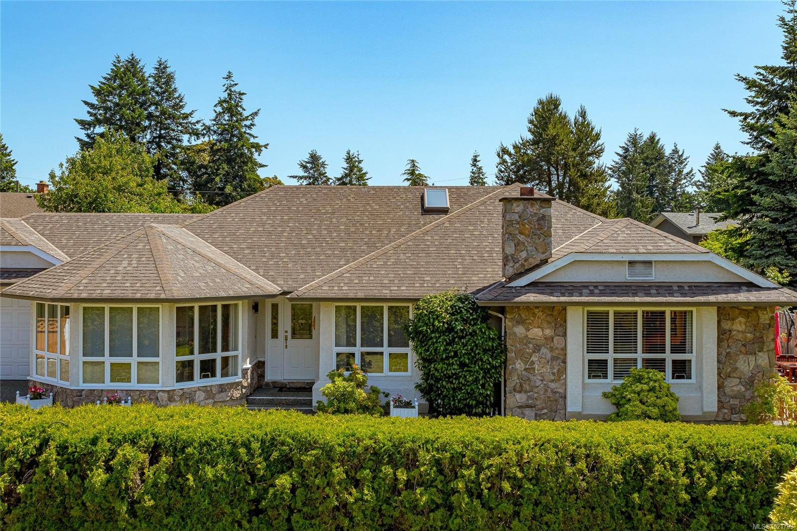 Central Saanich, BC V8Z 5W2,6377 RODOLPH Rd