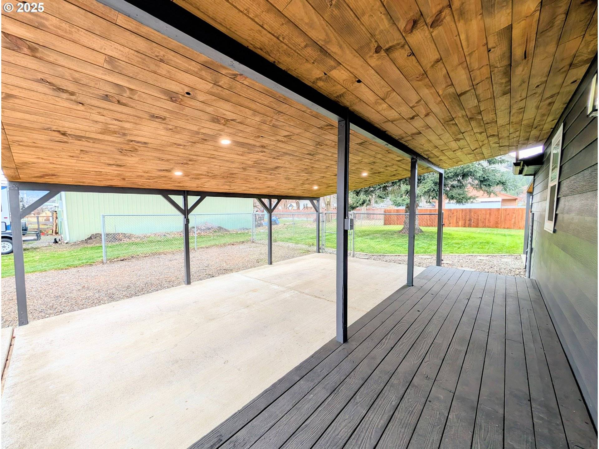 La Grande, OR 97850,2906 N OAK ST