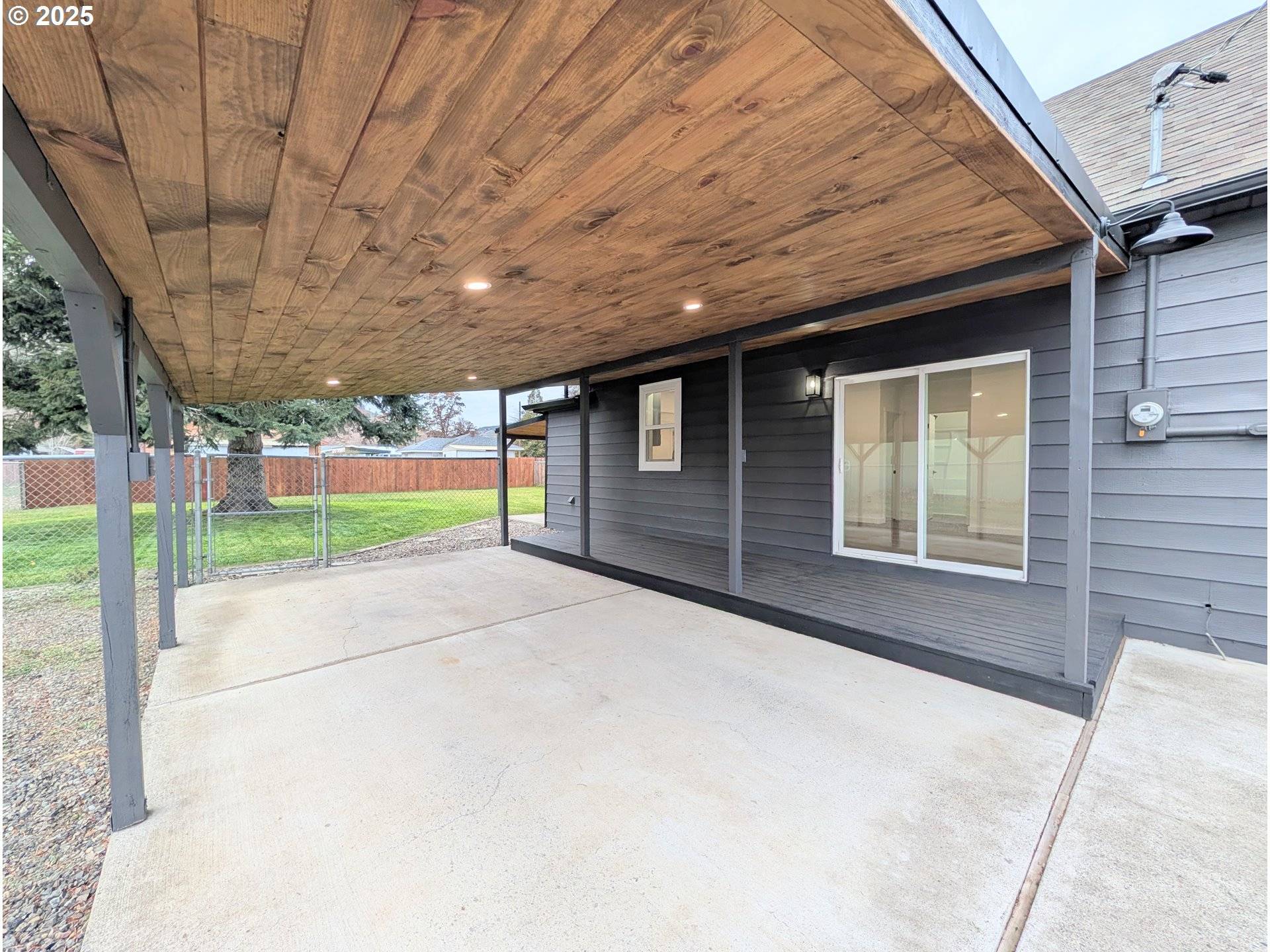 La Grande, OR 97850,2906 N OAK ST