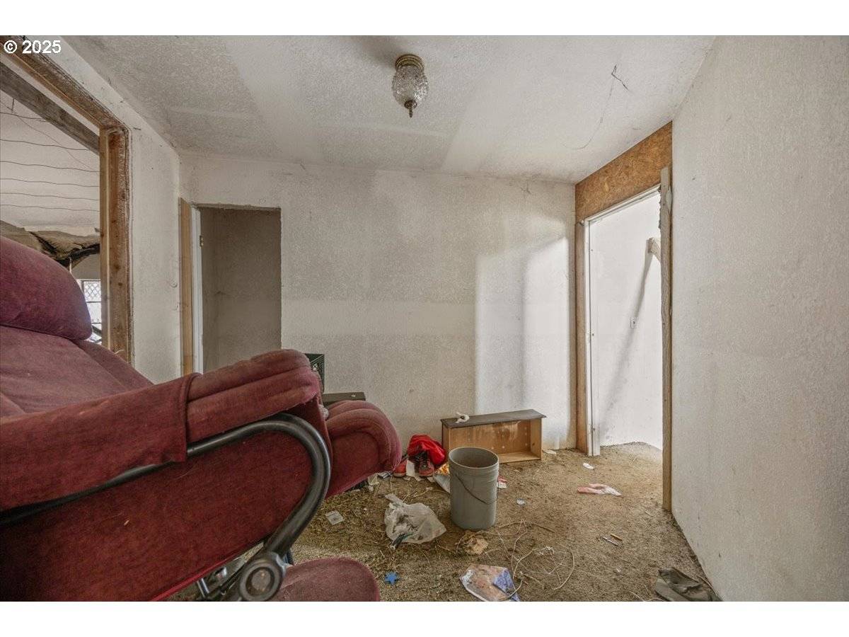 Selma, OR 97538,571 BRIAR LN