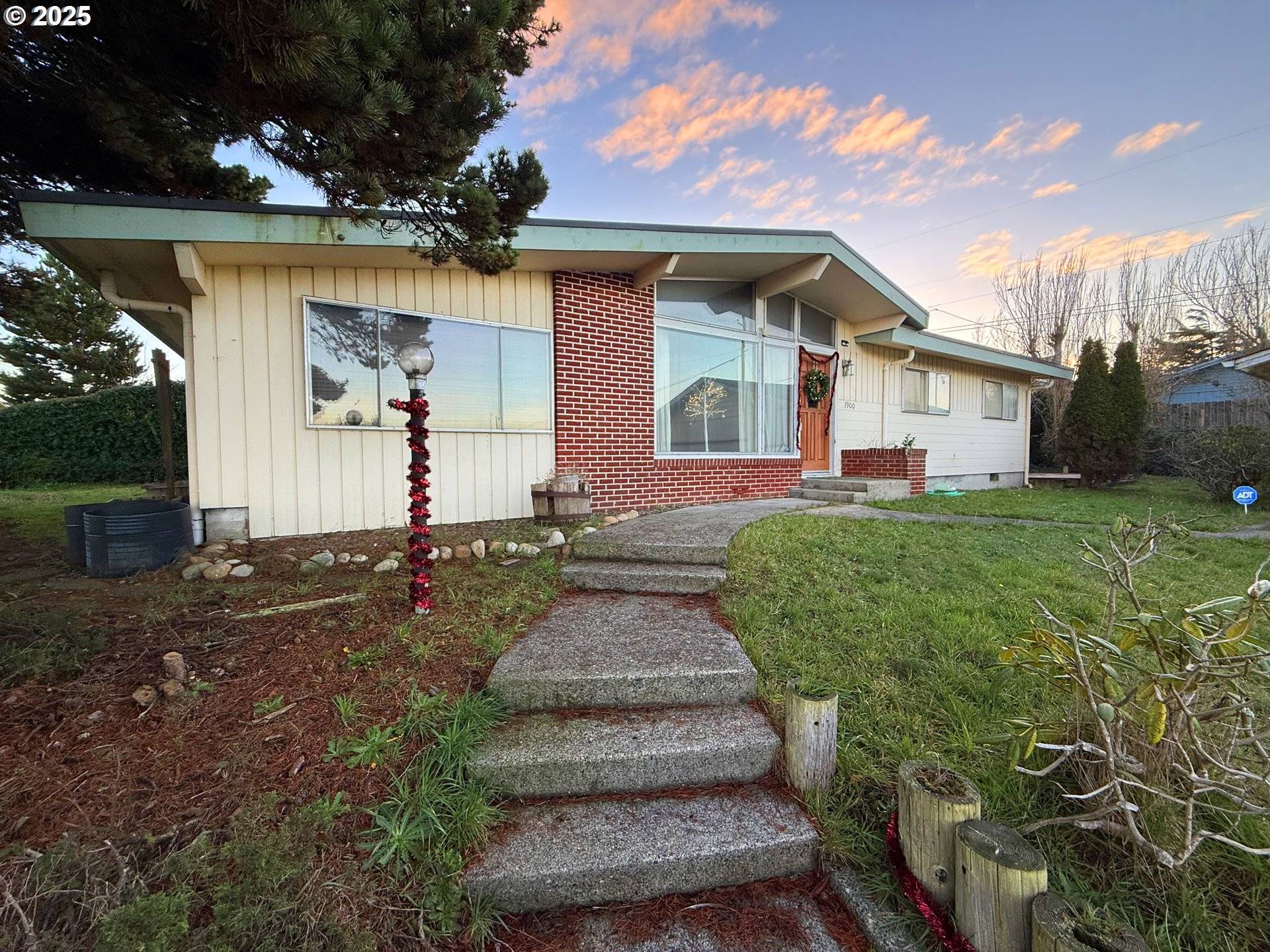 North Bend, OR 97459,1900 GRANT ST