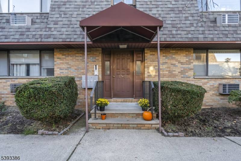 Hawthorne Boro, NJ 07506,164 Diamond Bridge Ave #18