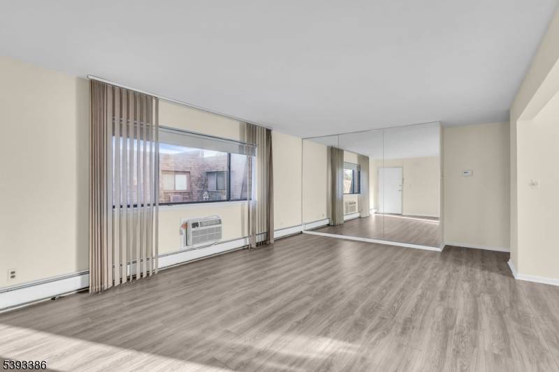 Hawthorne Boro, NJ 07506,164 Diamond Bridge Ave #18