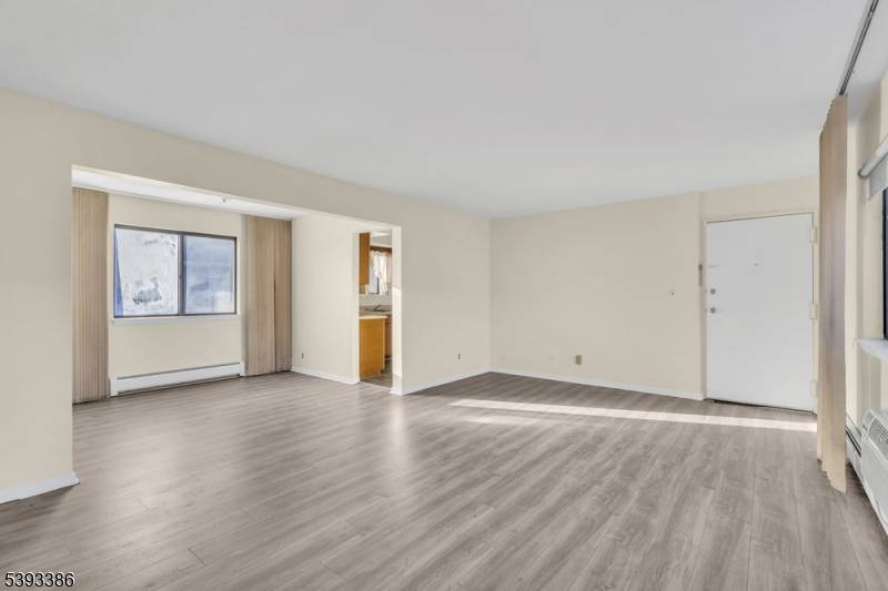 Hawthorne Boro, NJ 07506,164 Diamond Bridge Ave #18