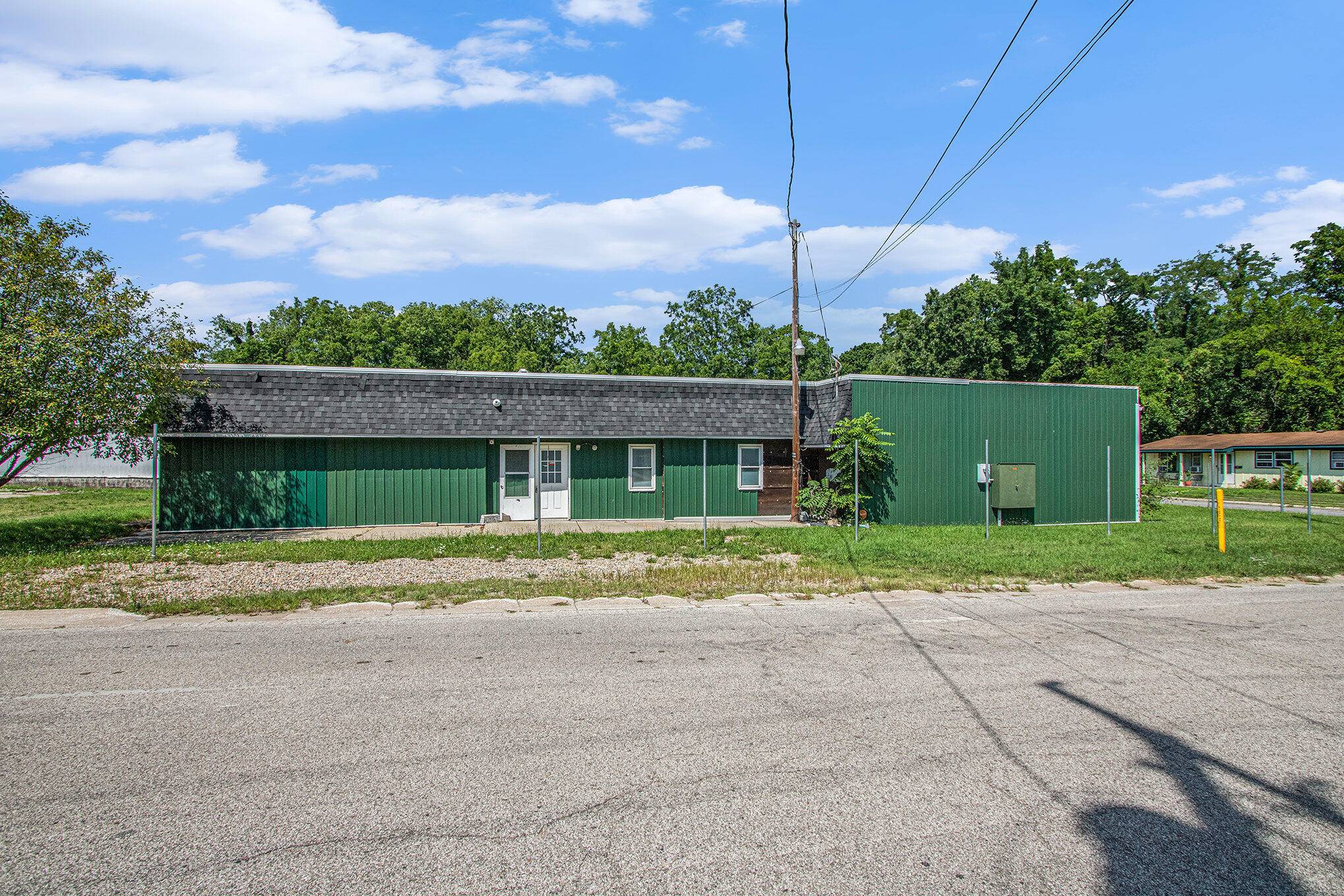 Buchanan, MI 49107,402 S Oak ST