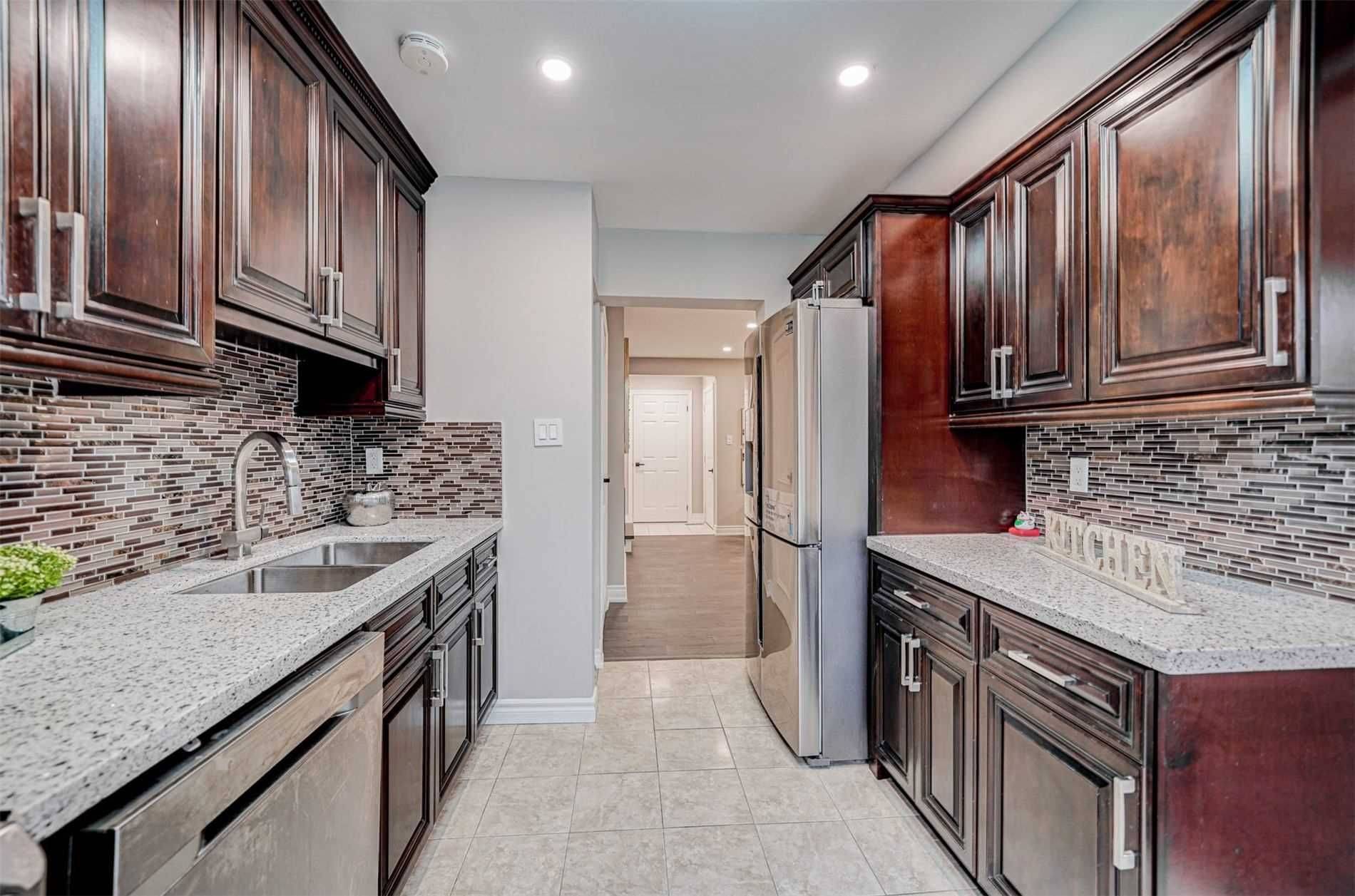 Toronto E07, ON M1V 2H6,14 Grenbeck DR