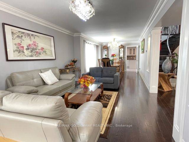 Richmond Hill, ON L4B 1W4,2 Edinburgh DR