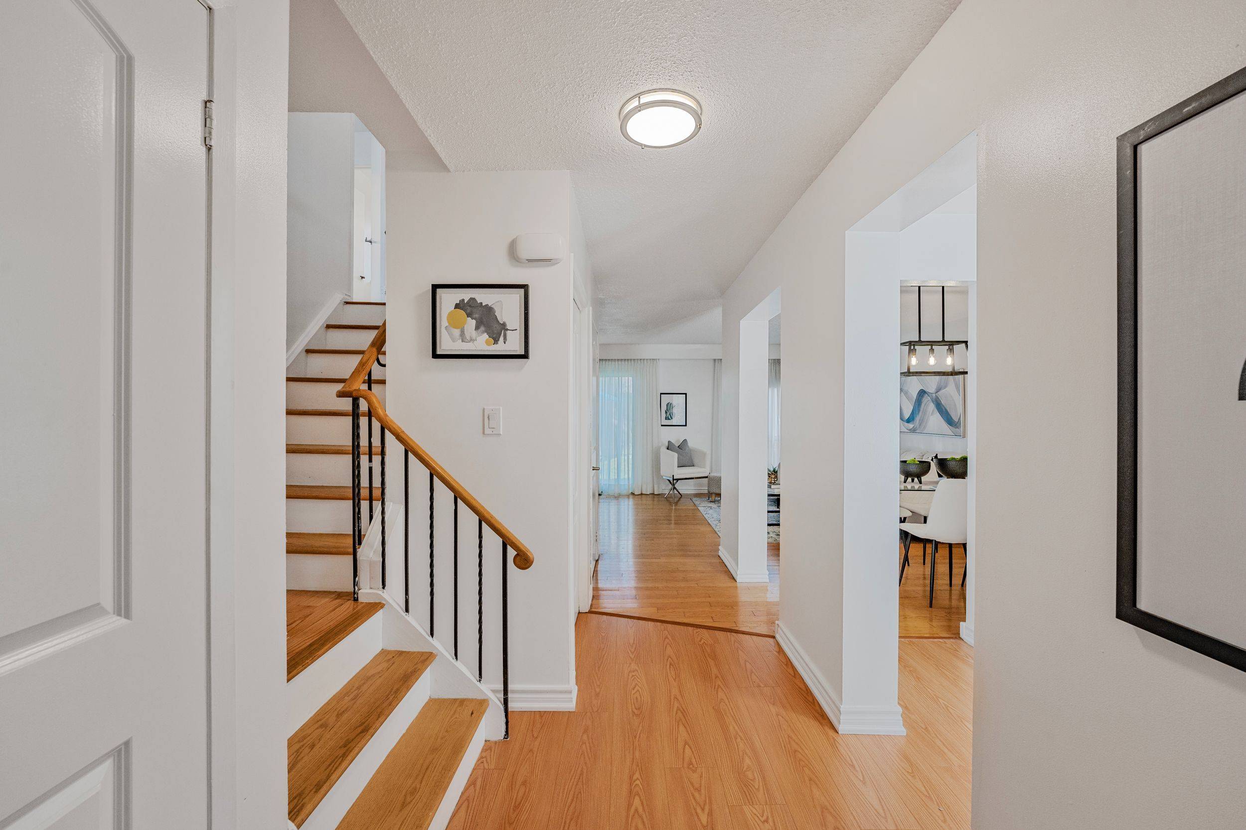 Mississauga, ON L5C 3B3,900 Dundas ST W #14