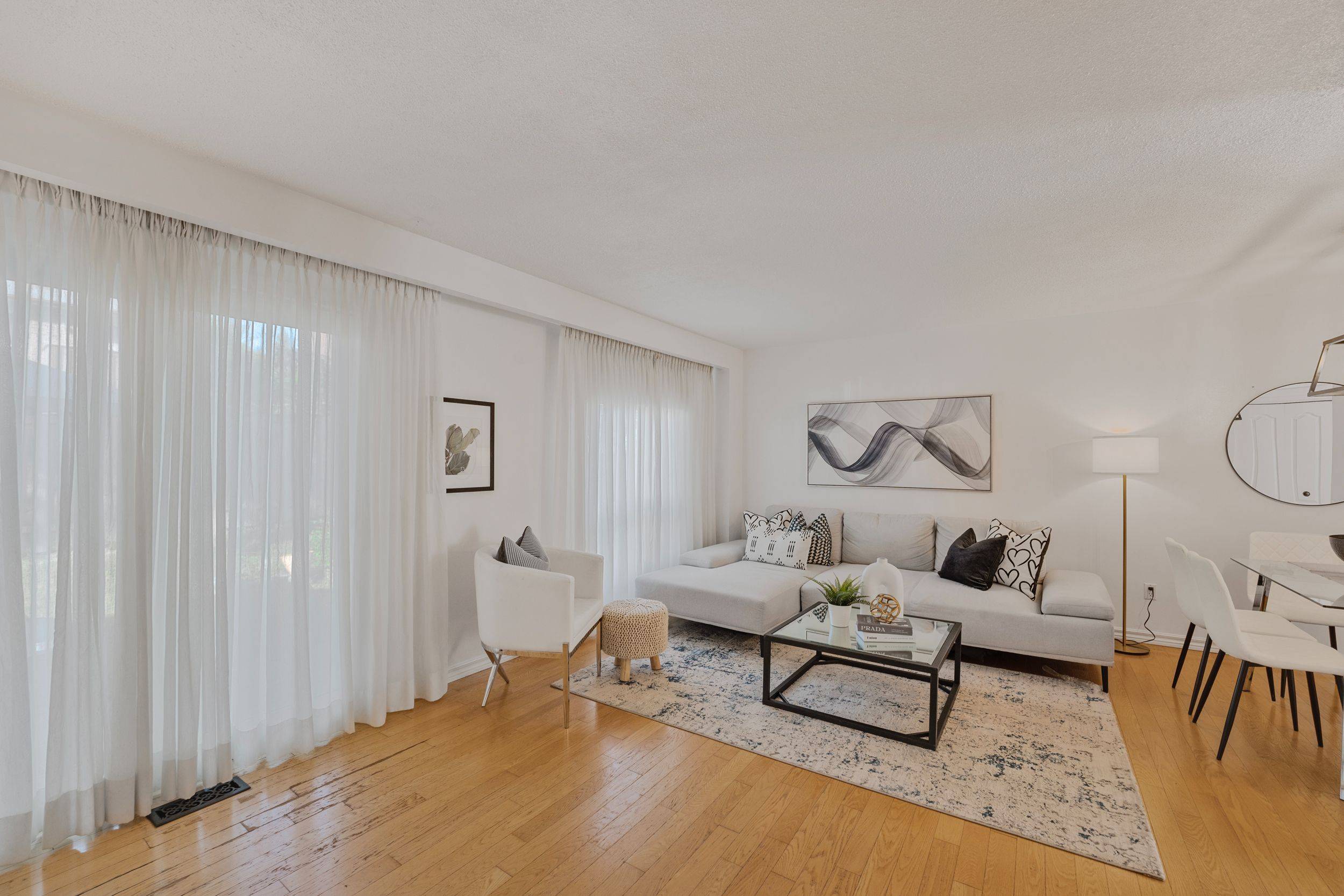 Mississauga, ON L5C 3B3,900 Dundas ST W #14