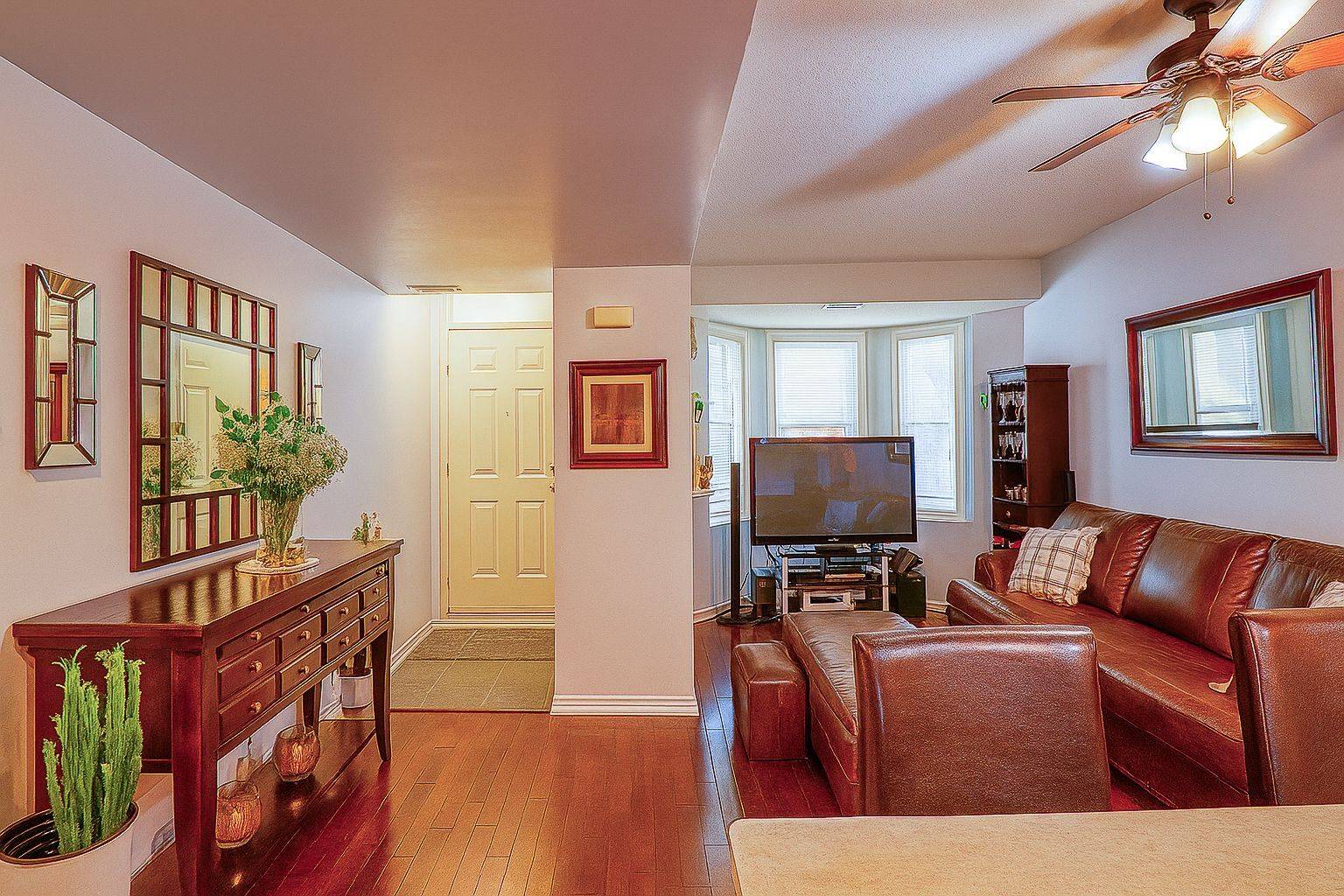 Toronto W04, ON M6A 3E7,760 Lawrence AVE W #132