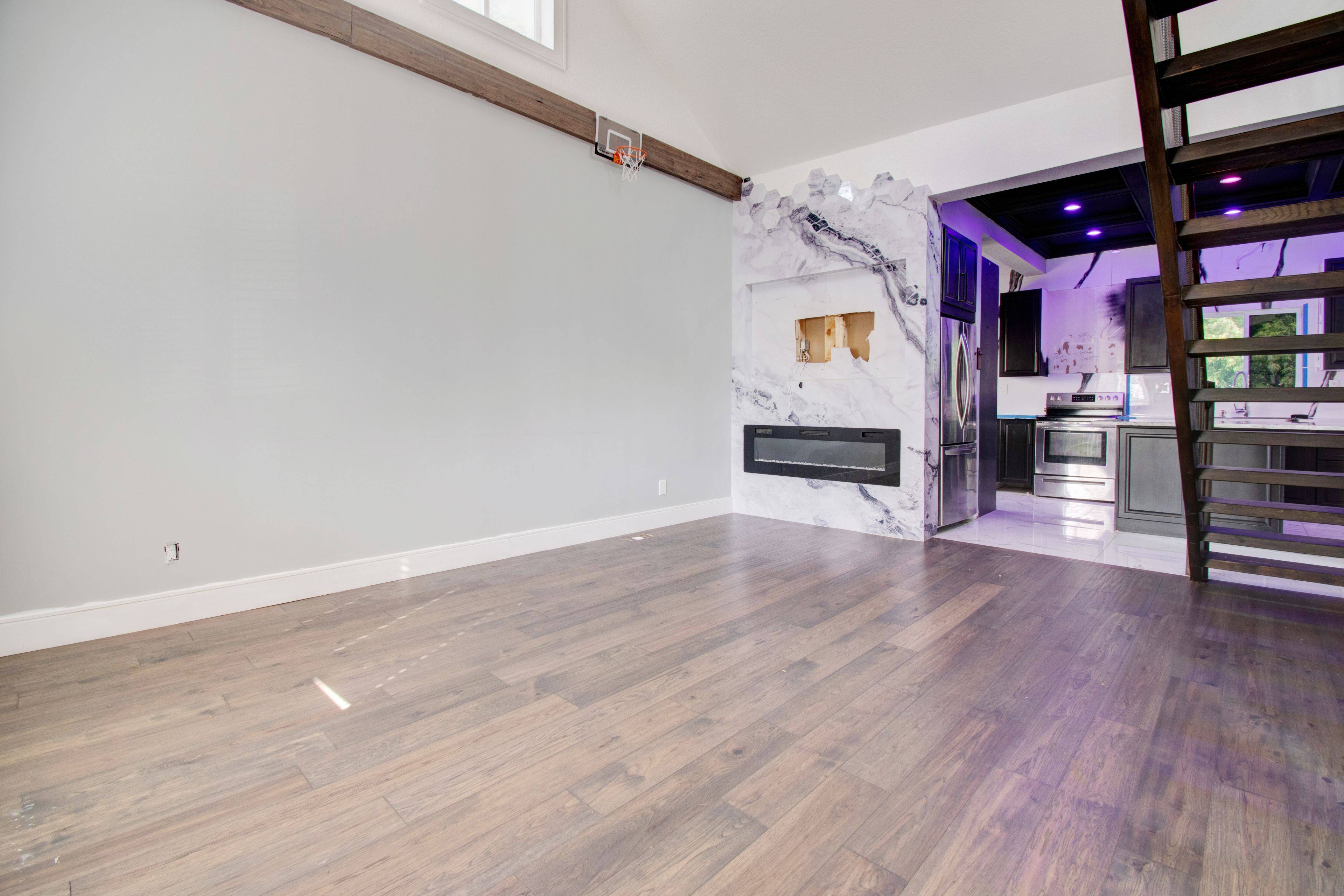 Hamilton, ON L8V 4B1,85 East 37th ST