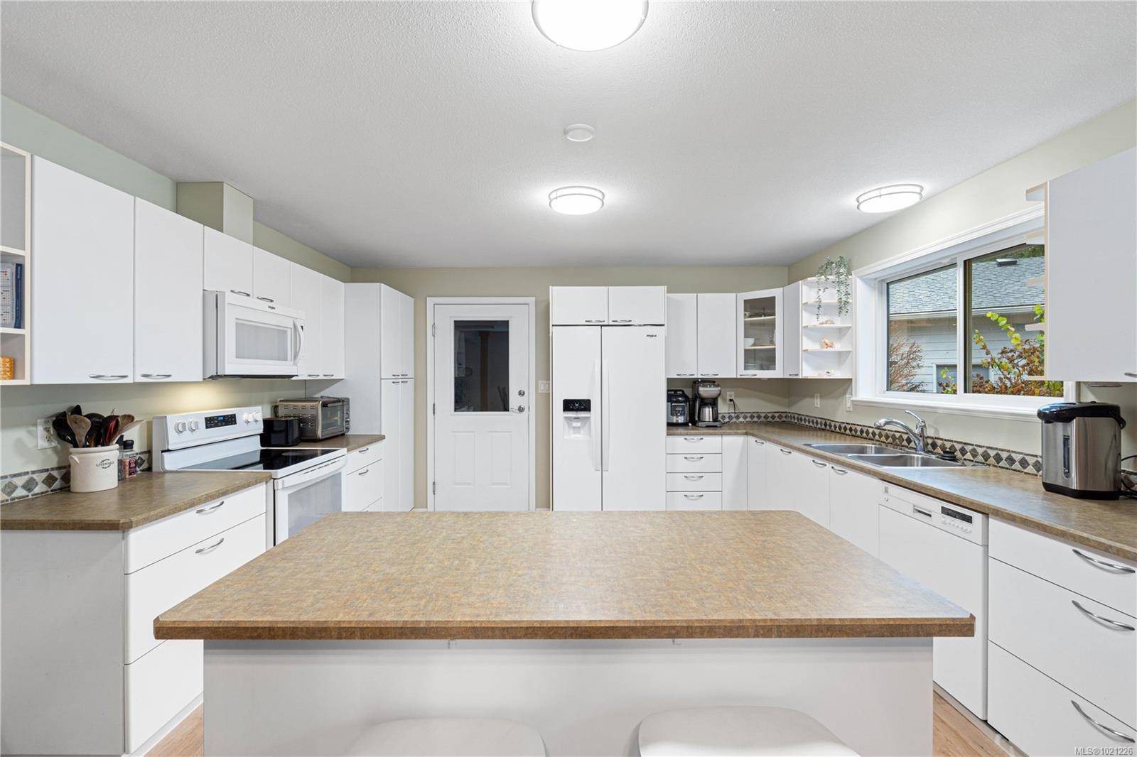 Qualicum Beach, BC V9K 2S4,1356 Meadowood Way