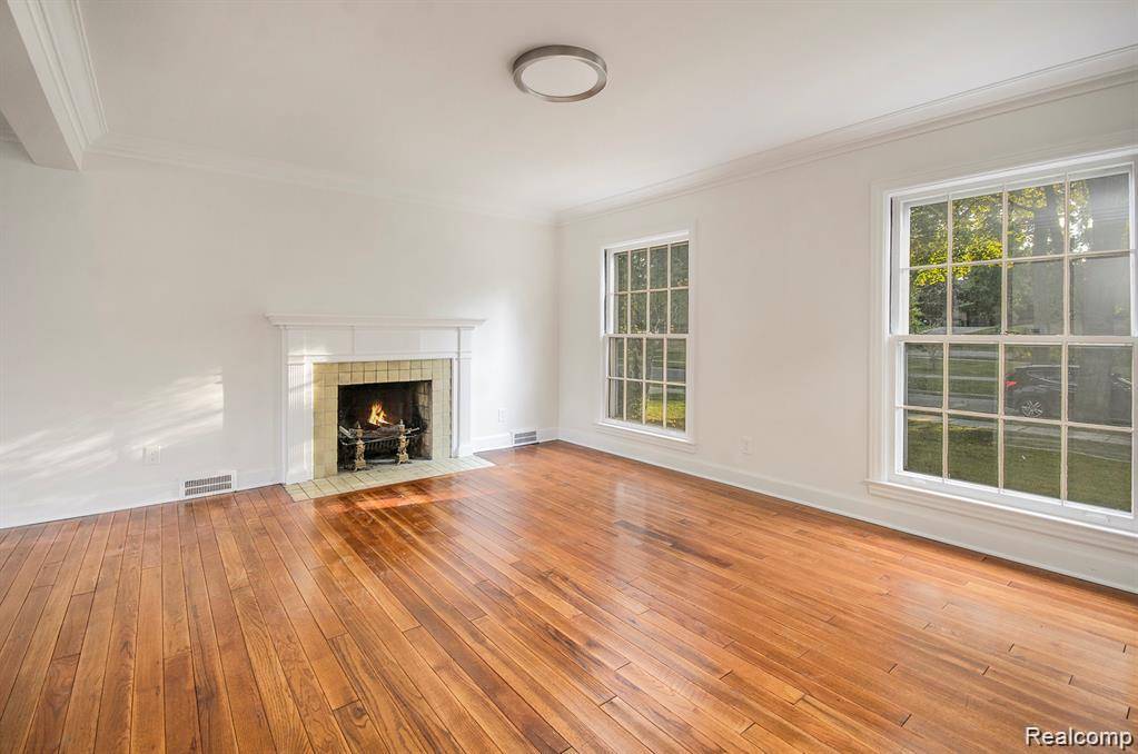 Huntington Woods, MI 48070,26085 Humber ST