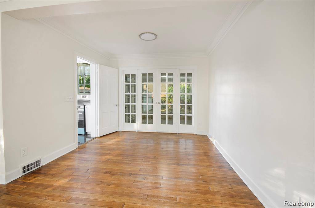 Huntington Woods, MI 48070,26085 Humber ST