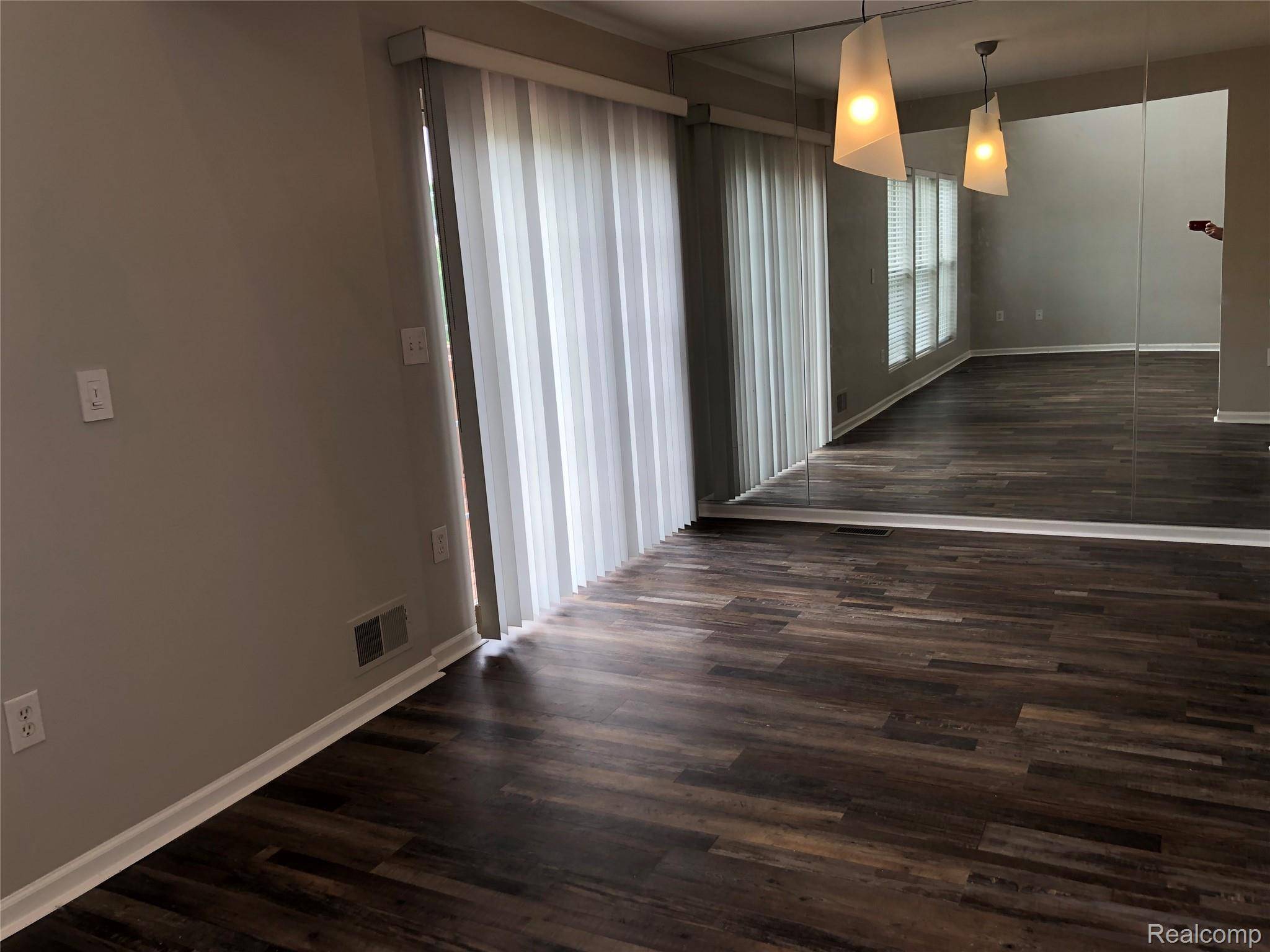 Southfield, MI 48075,17501 GATEWAY CIR