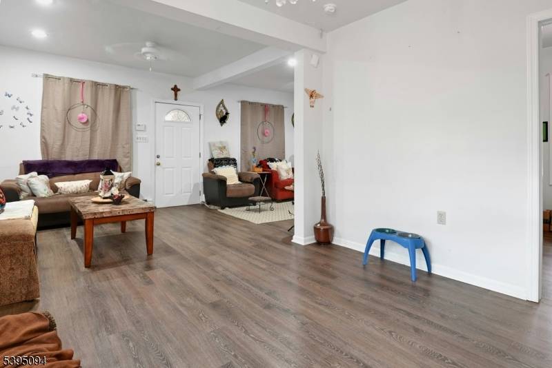 Elmwood Park Boro, NJ 07407,57 18Th Ave