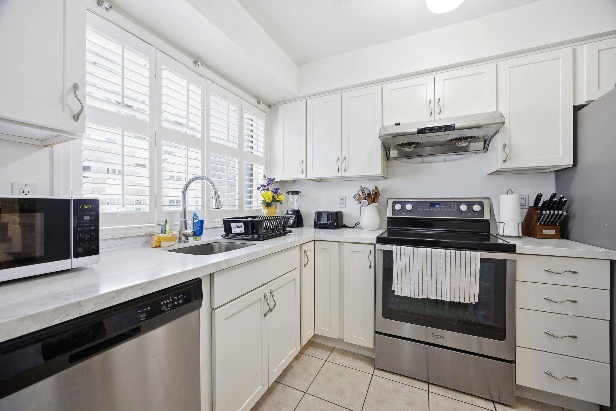 Toronto C04, ON M6A 2M8,21 Replin RD #40