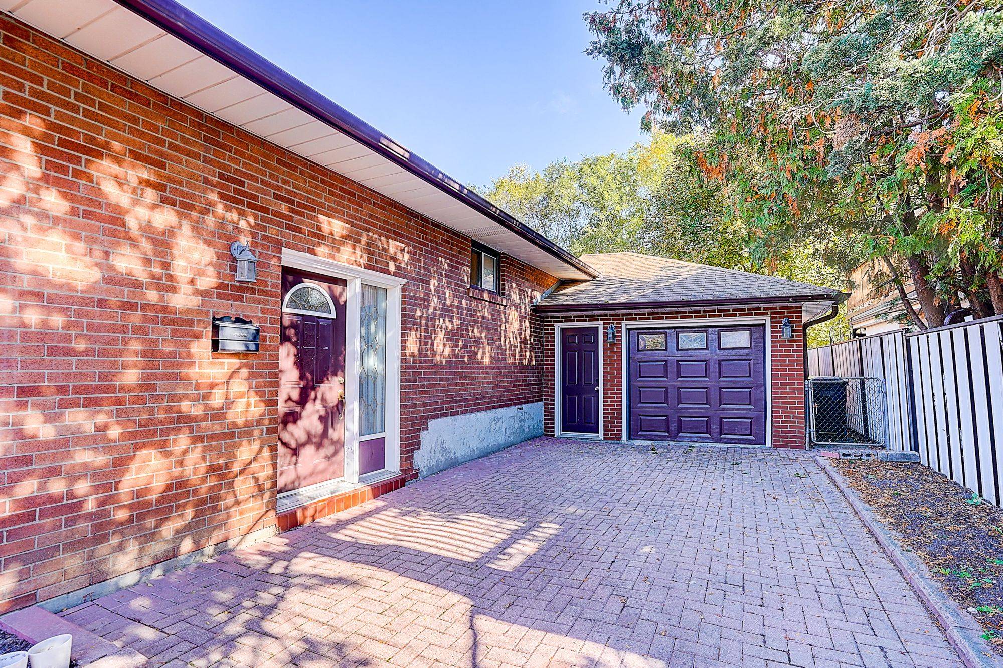 Toronto E09, ON M1P 4M7,11 Doerr RD