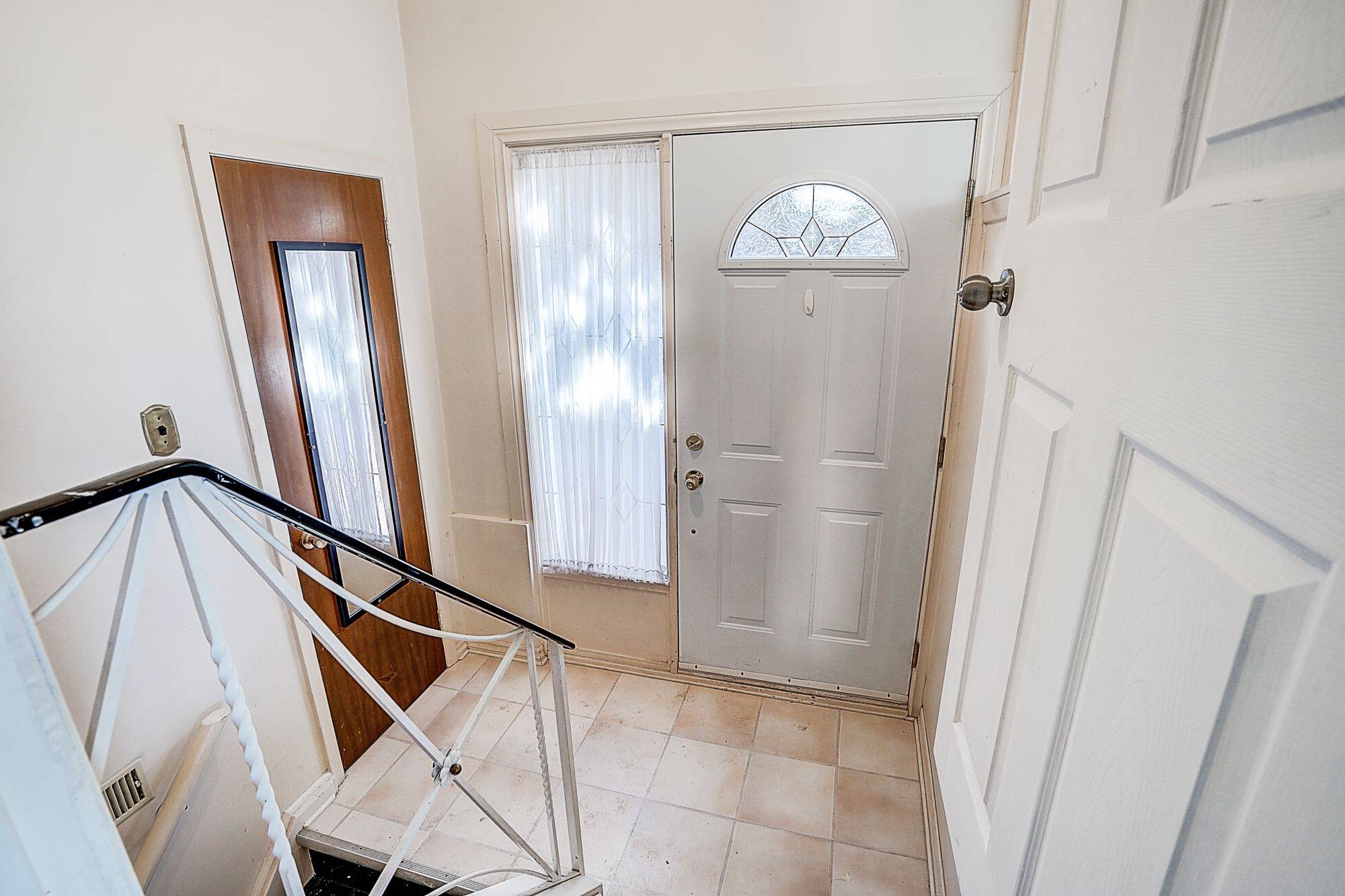 Toronto E09, ON M1P 4M7,11 Doerr RD