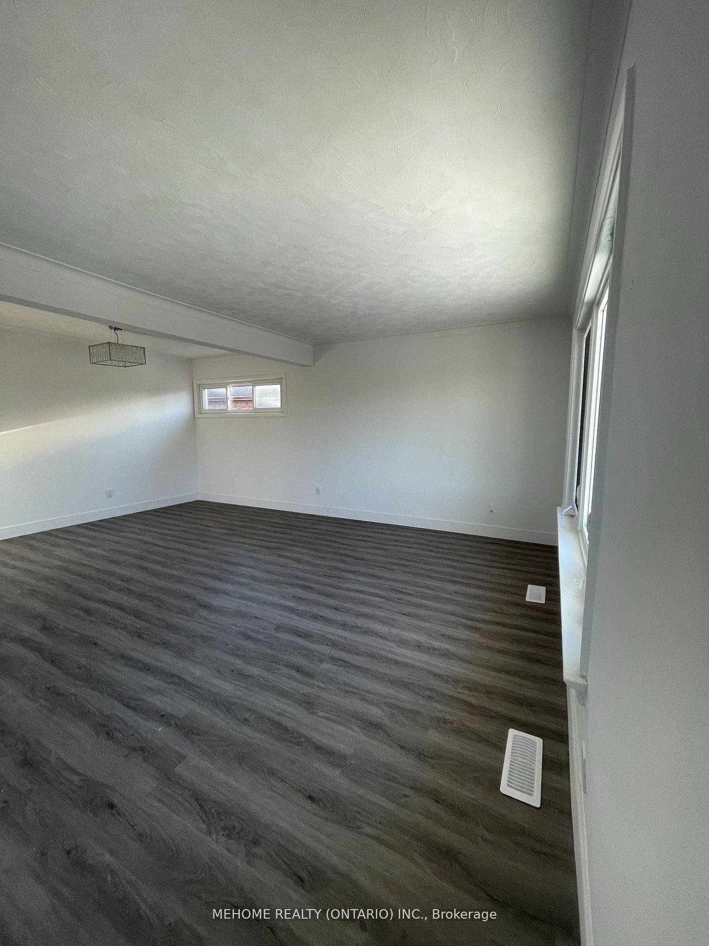 Toronto E04, ON M1P 1H6,83 Cornwallis DR #Main