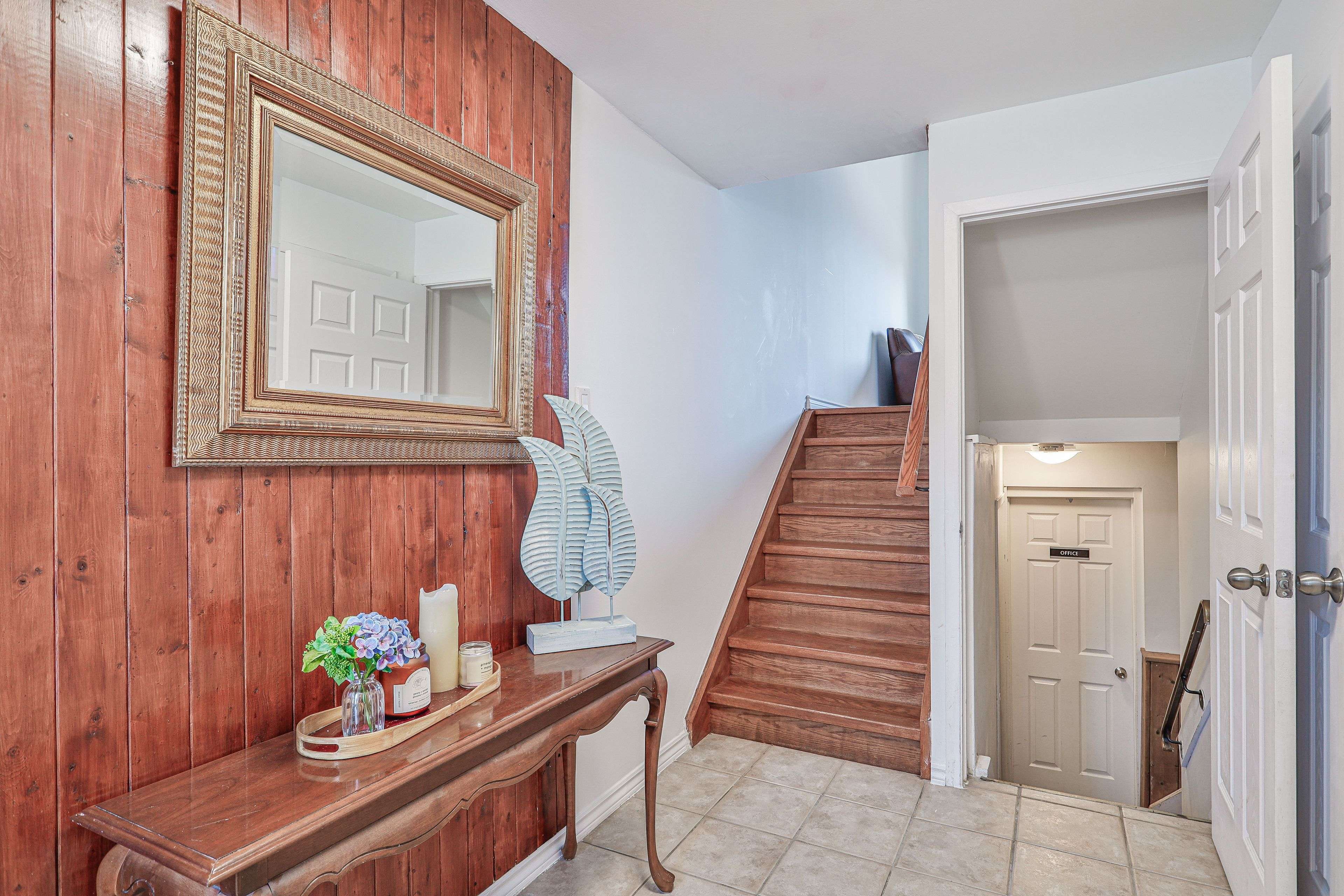 Aurora, ON L4G 3L3,4 Poplar CRES