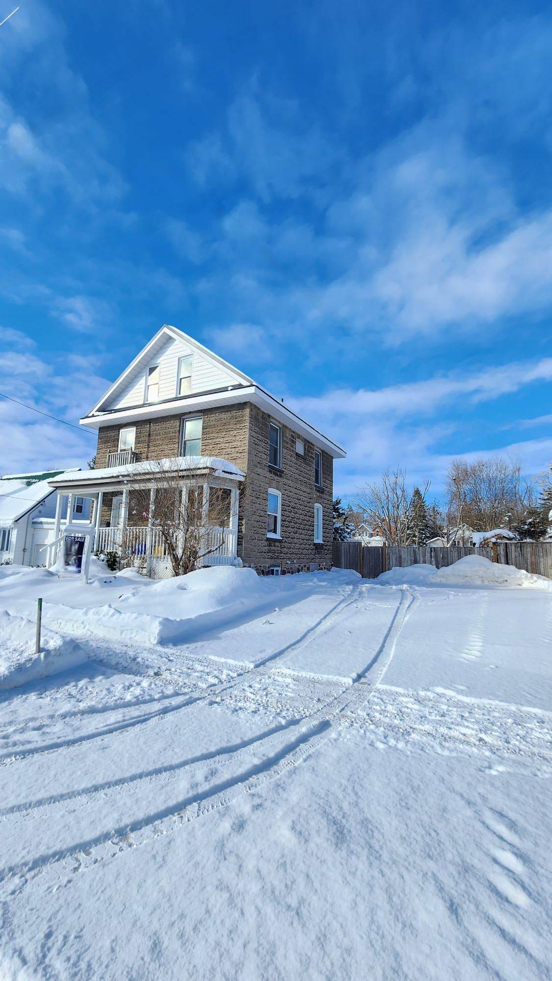 Orillia, ON L3V 3H9,280 John ST