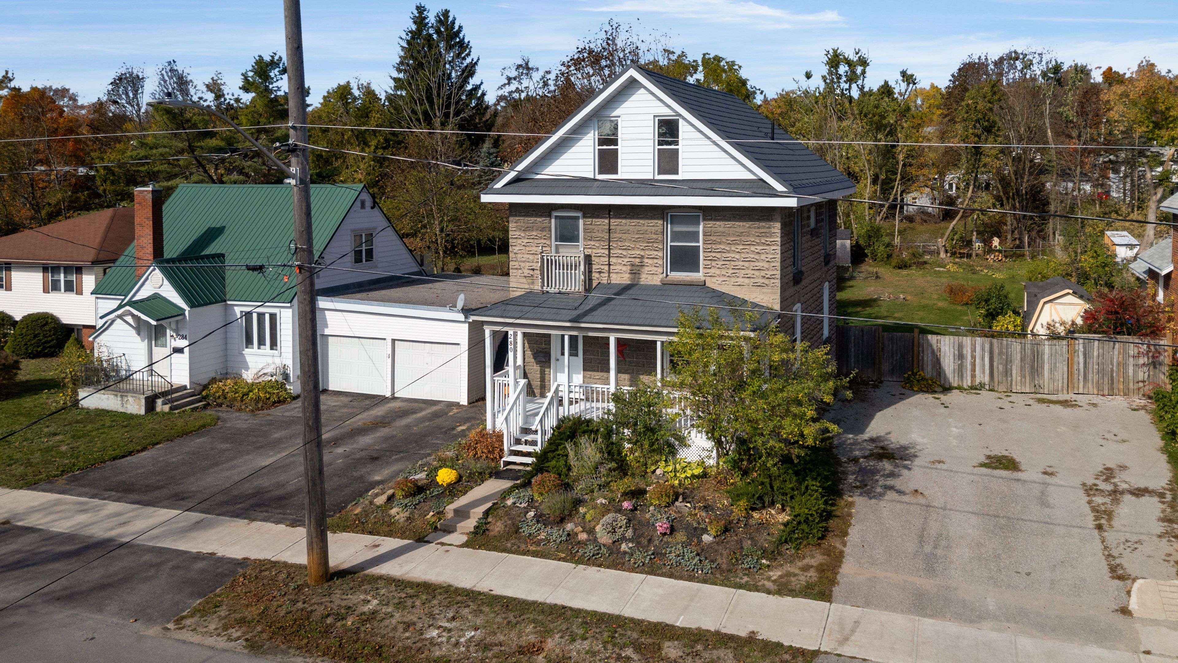 Orillia, ON L3V 3H9,280 John ST