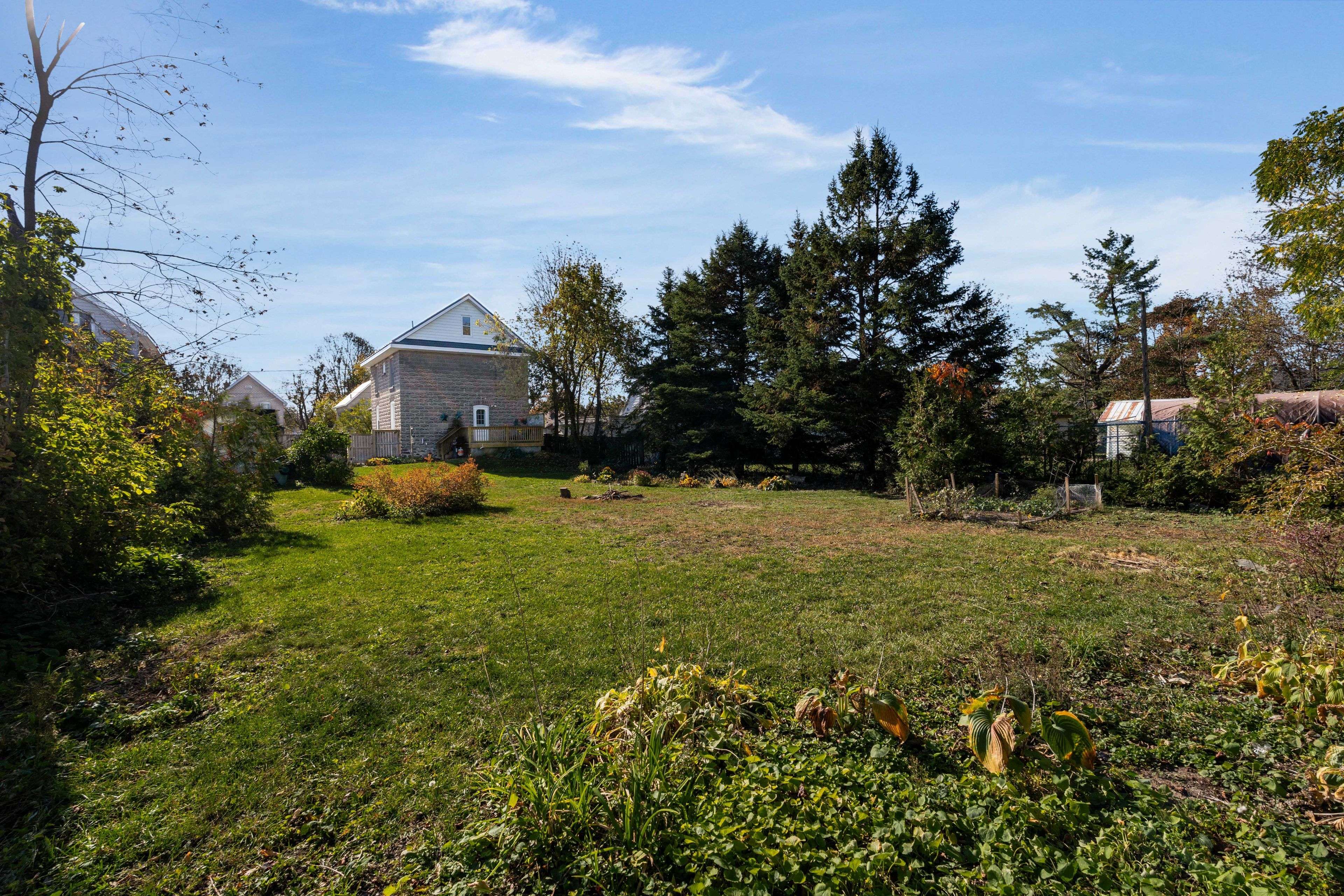 Orillia, ON L3V 3H9,280 John ST