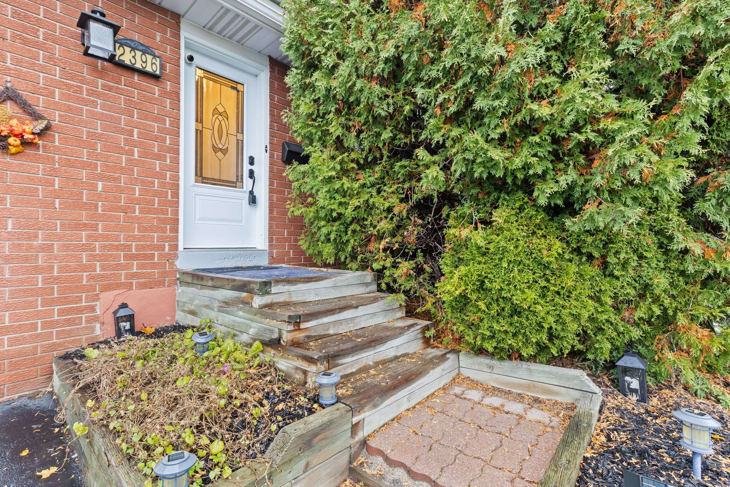 Burlington, ON L7P 3Y8,2396 Lyford LN