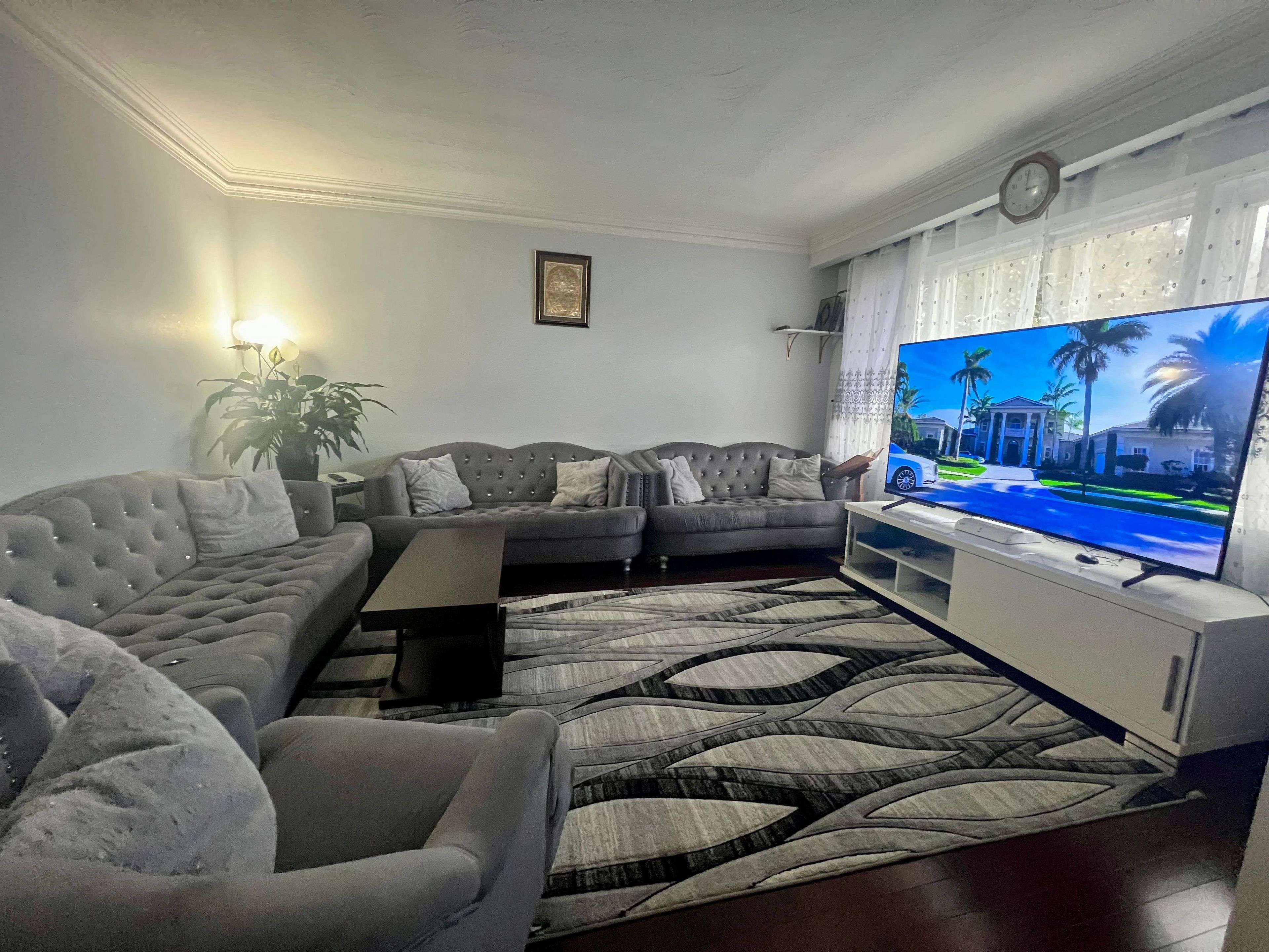 Mississauga, ON L5E 2G5,1024 Ogden AVE