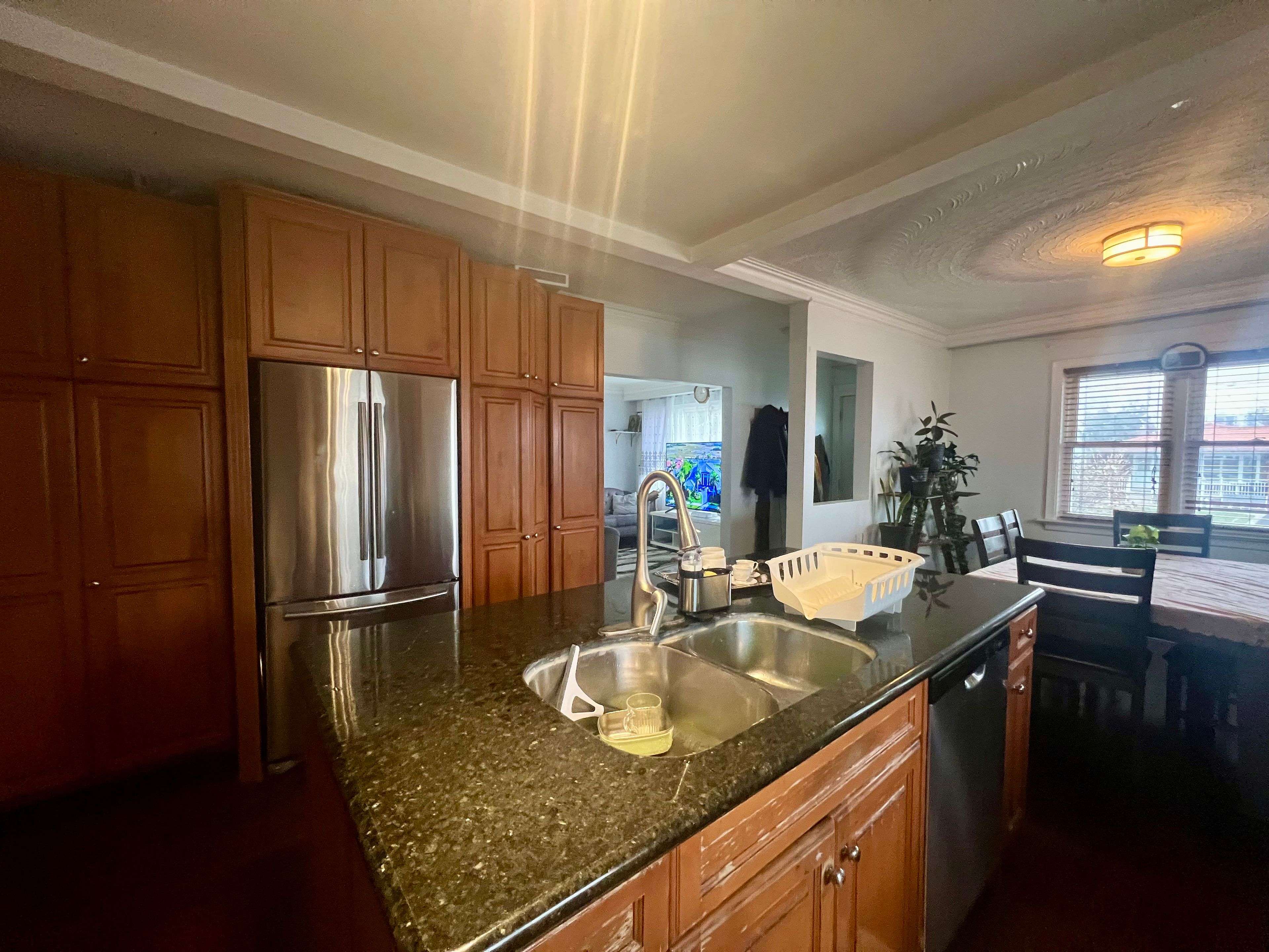 Mississauga, ON L5E 2G5,1024 Ogden AVE