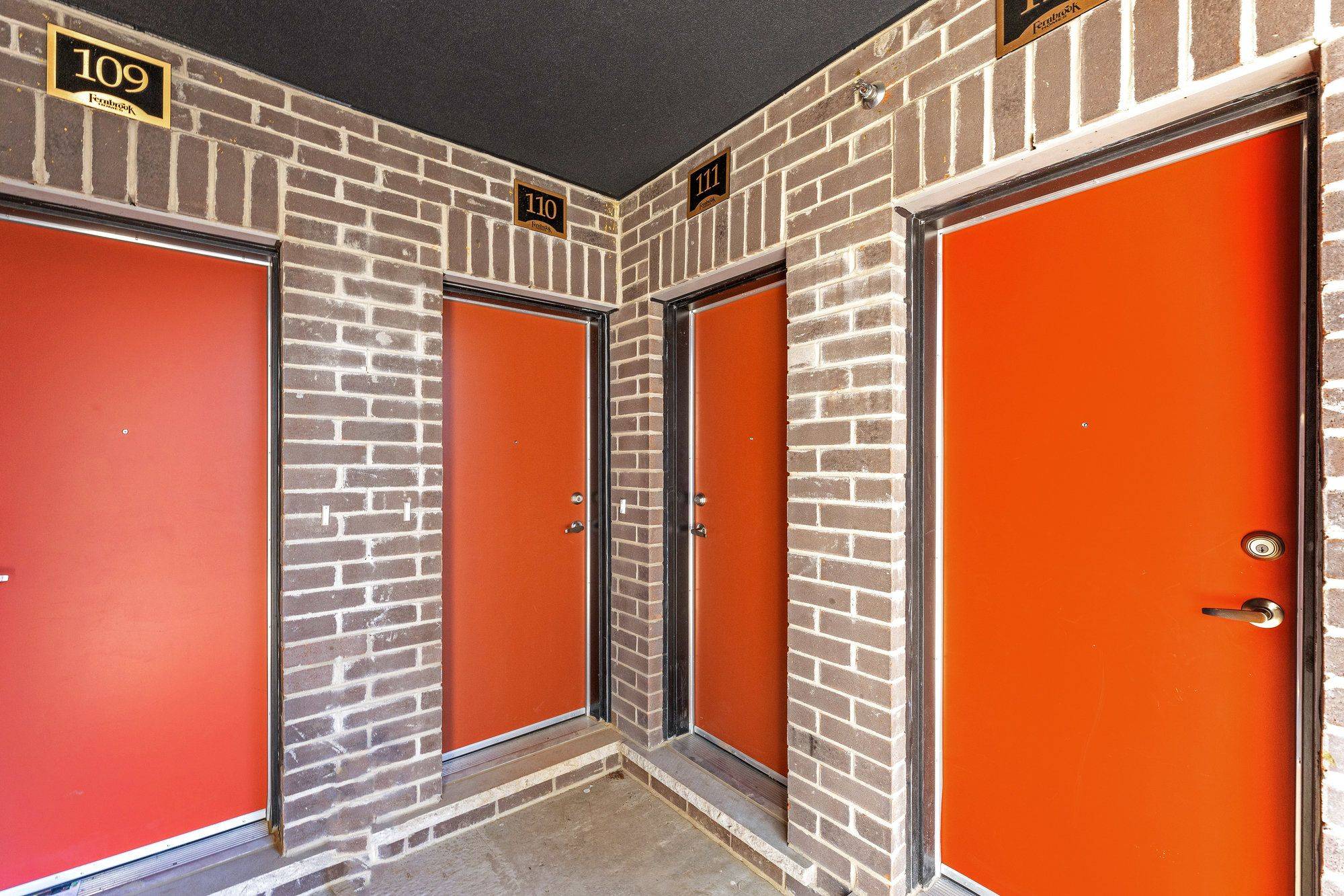 Milton, ON L9E 1N4,1573 Rose WAY #111