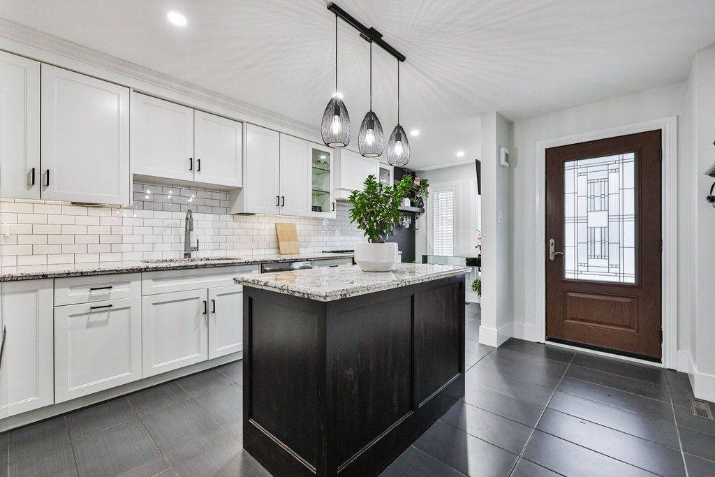 Burlington, ON L7L 6J8,4429 Vallence DR