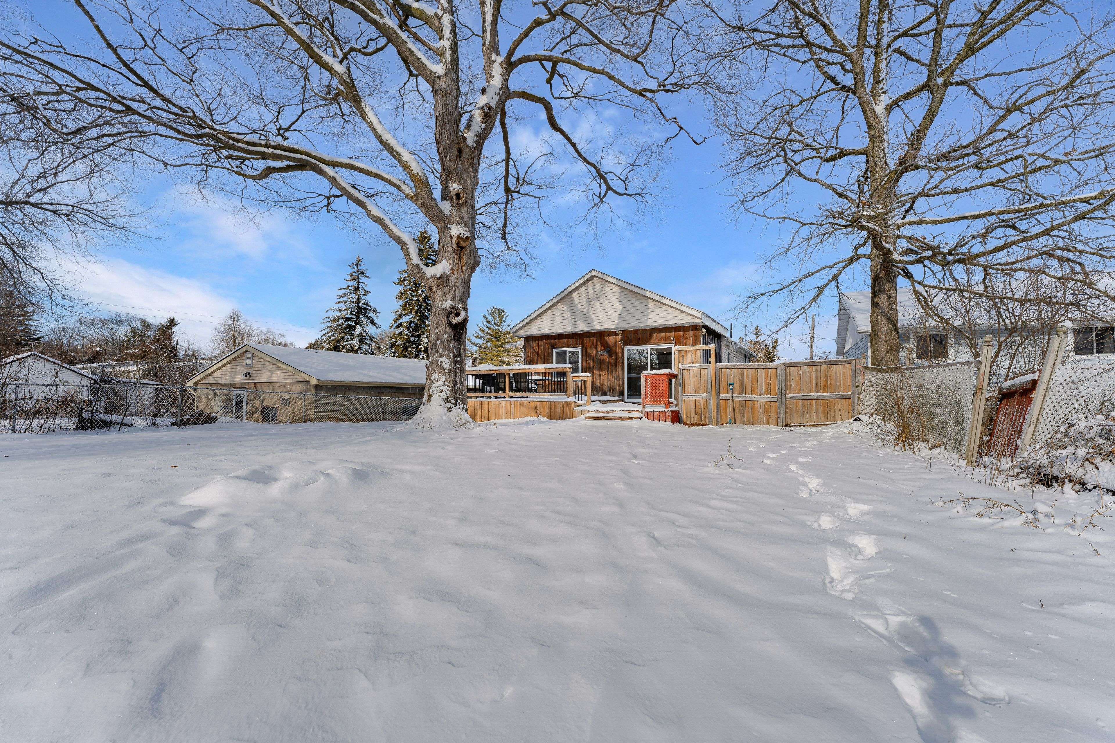 Kingston, ON K7K 2V9,18 Greer ST