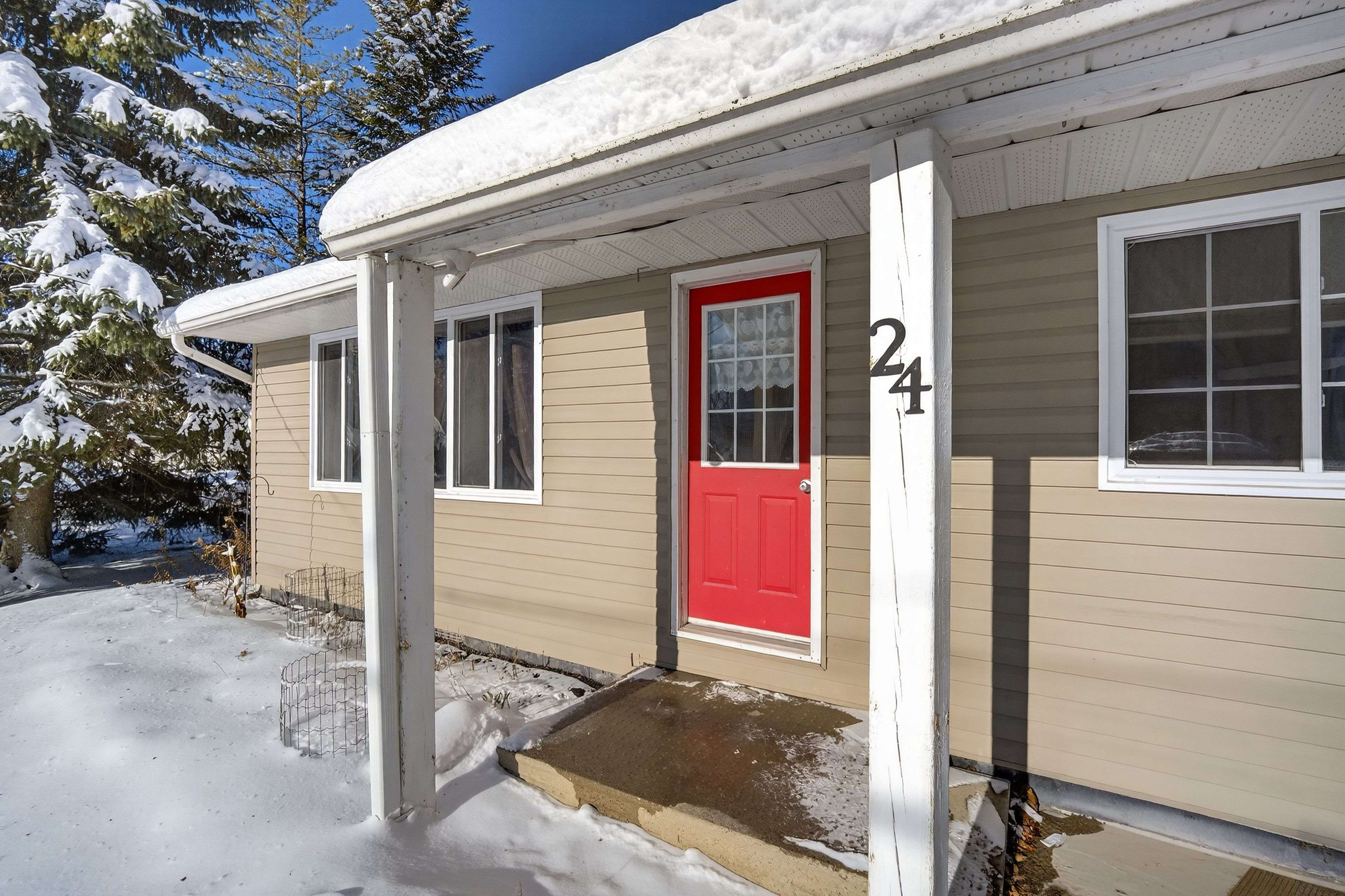 Selwyn, ON K0L 2H0,24 Strickland ST