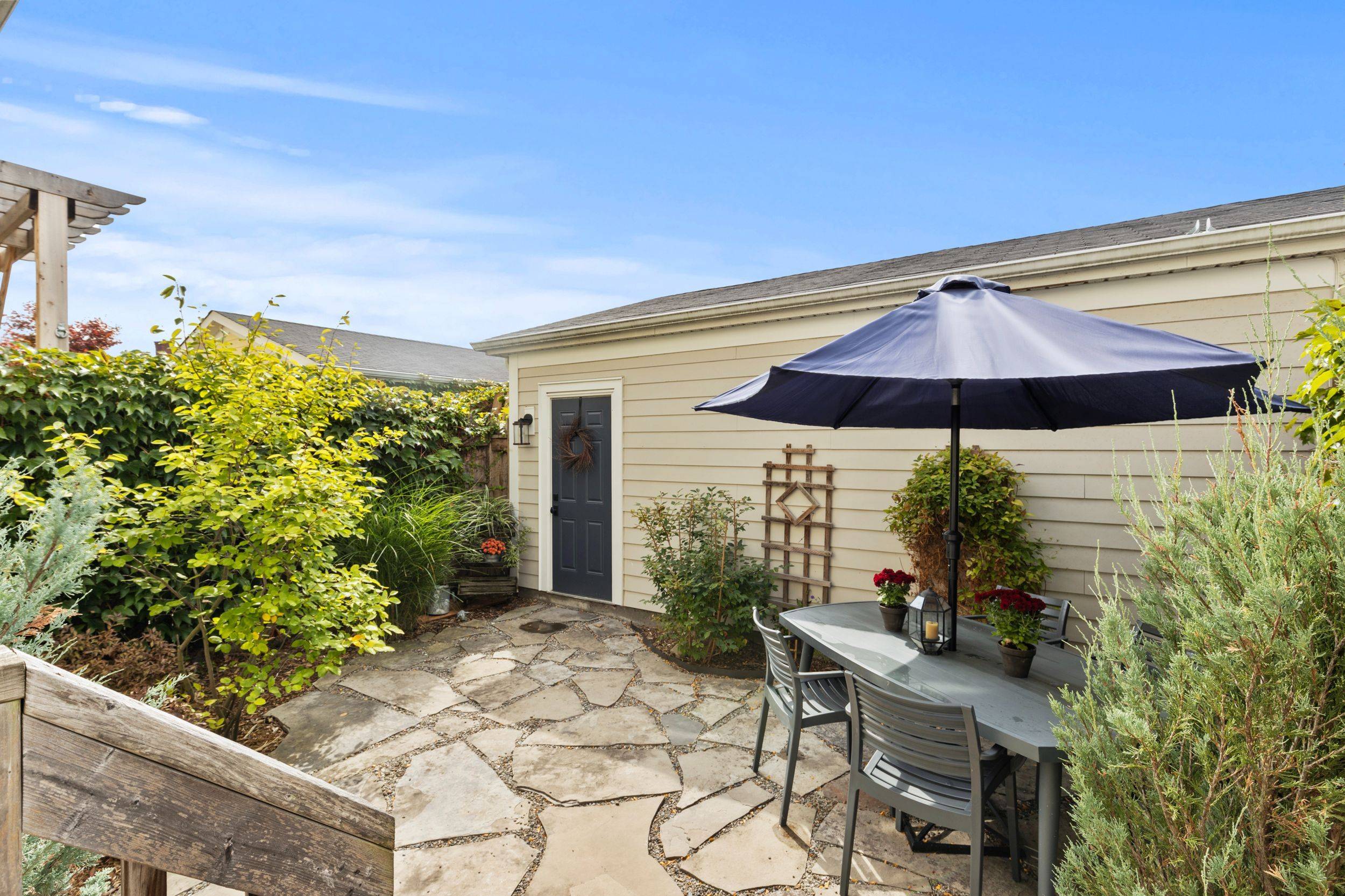 Niagara-on-the-lake, ON L0S 1J0,3 BLACKBIRD ST