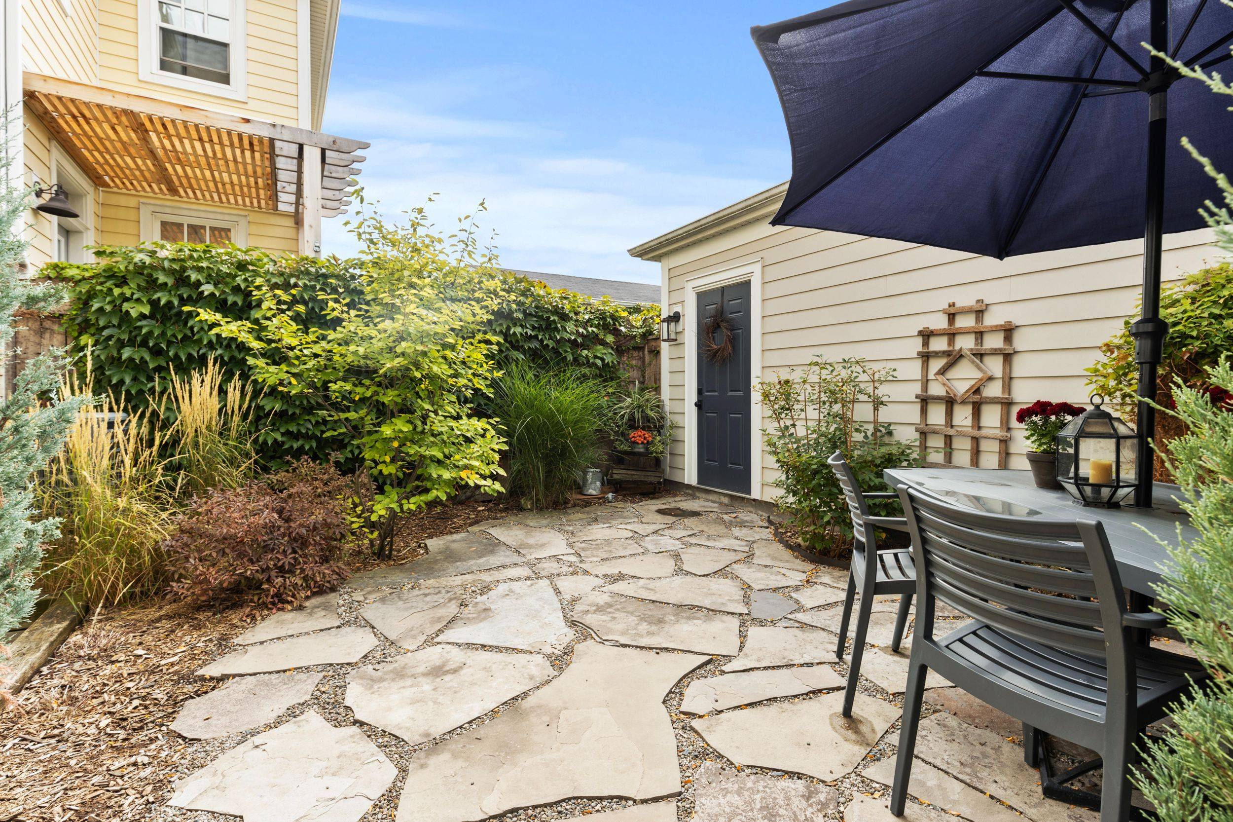 Niagara-on-the-lake, ON L0S 1J0,3 BLACKBIRD ST