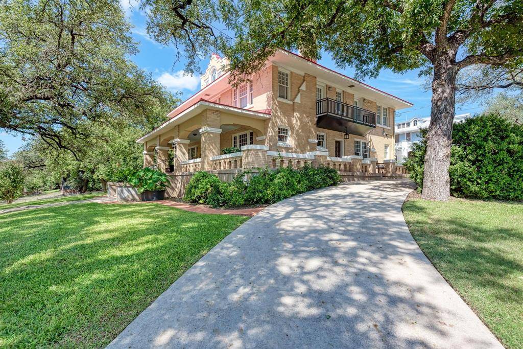 Lampasas, TX 76550,401 W 4th Street